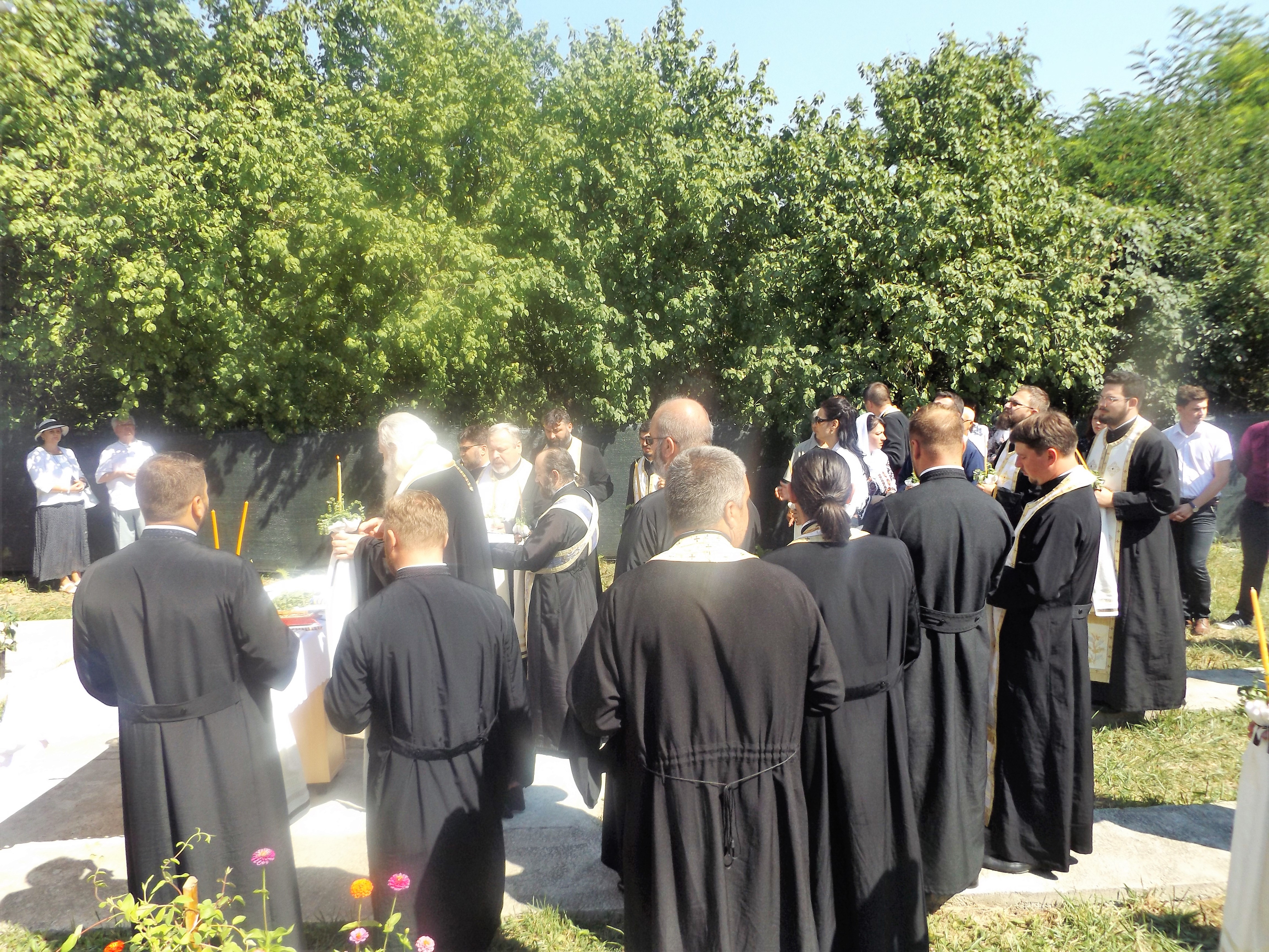 Liturghie arhierească şi sfinţire de casă parohială la Hilişeu Horia Liturghie arhierească şi sfinţire de casă parohială la Hilişeu Horia