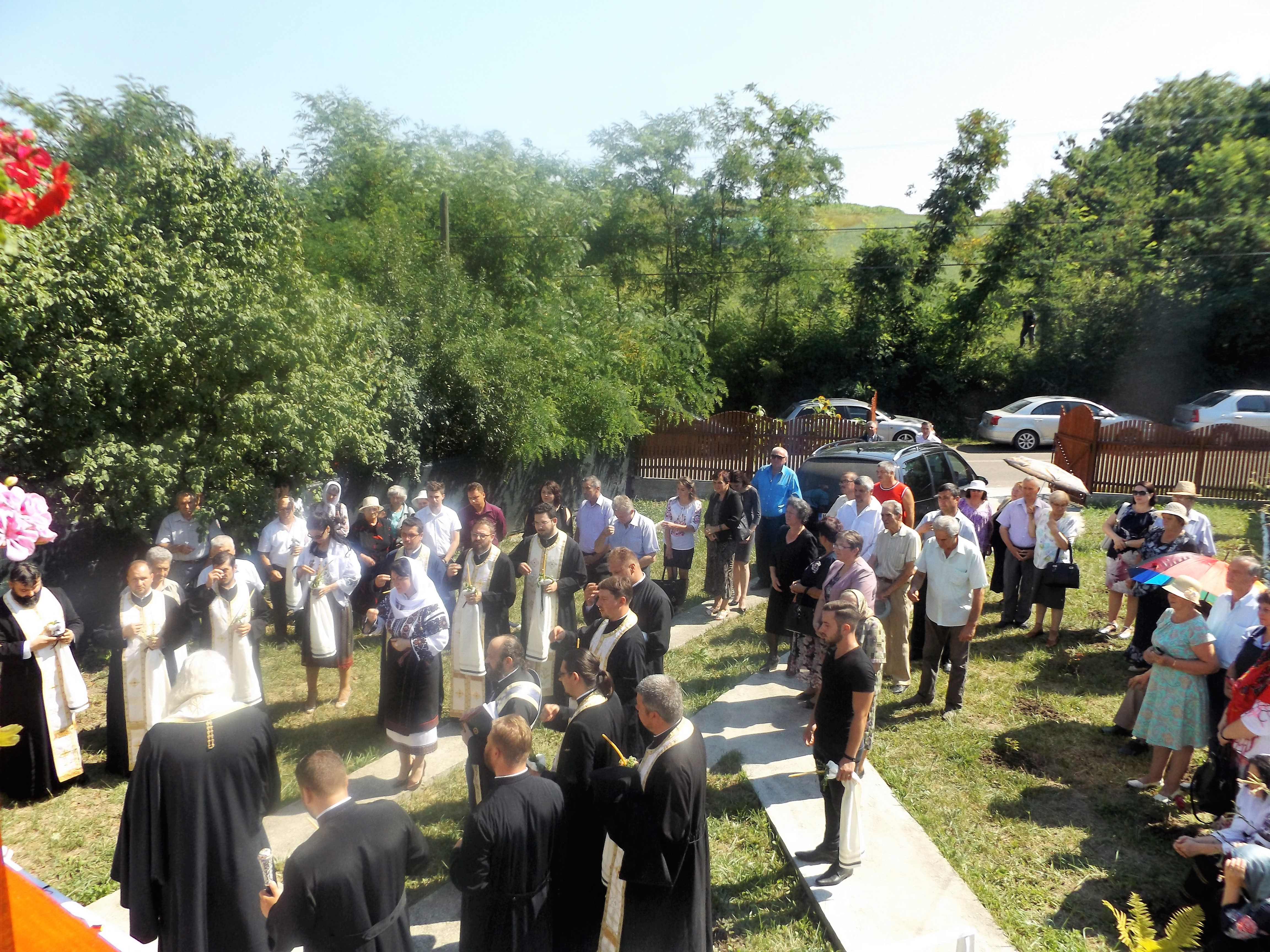 Liturghie arhierească şi sfinţire de casă parohială la Hilişeu Horia Liturghie arhierească şi sfinţire de casă parohială la Hilişeu Horia