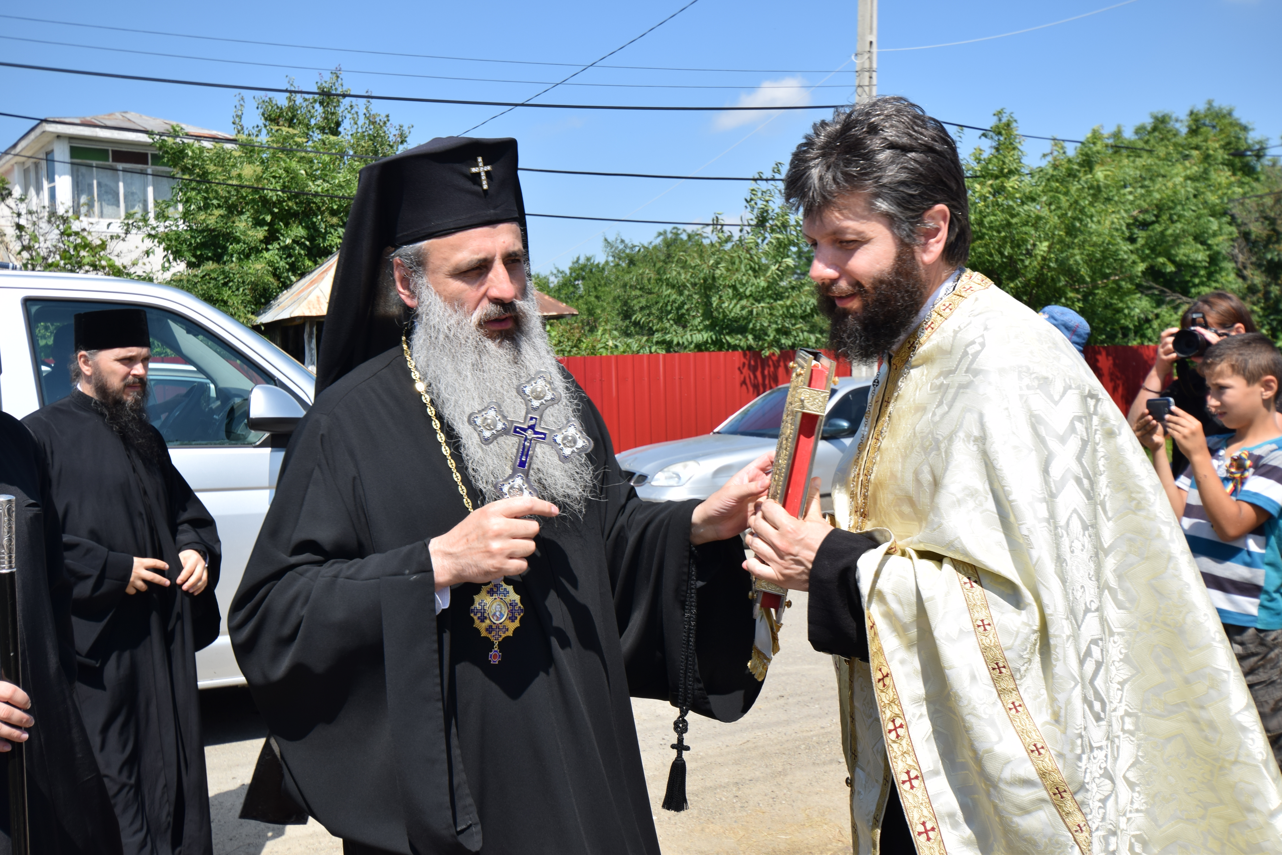 Complexul parohial din Suhuleț, sfințit de IPS Părinte Mitropolit Teofan