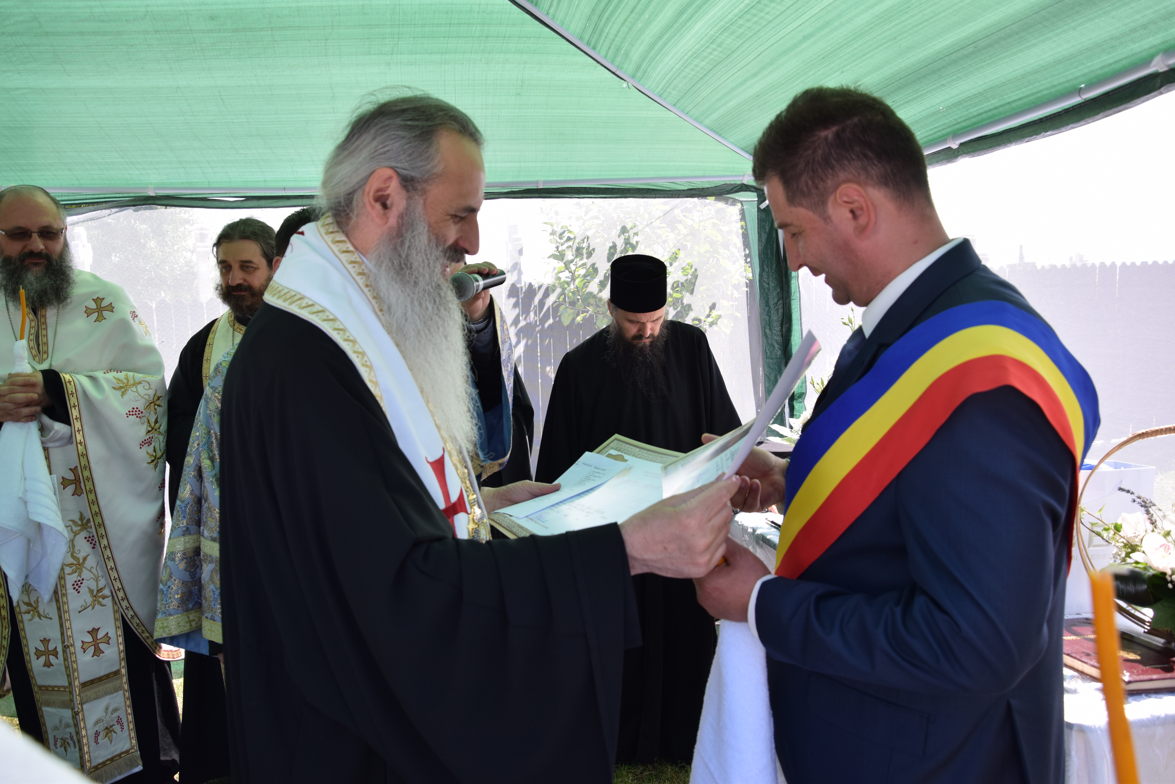 Complexul parohial din Suhuleț, sfințit de IPS Părinte Mitropolit Teofan