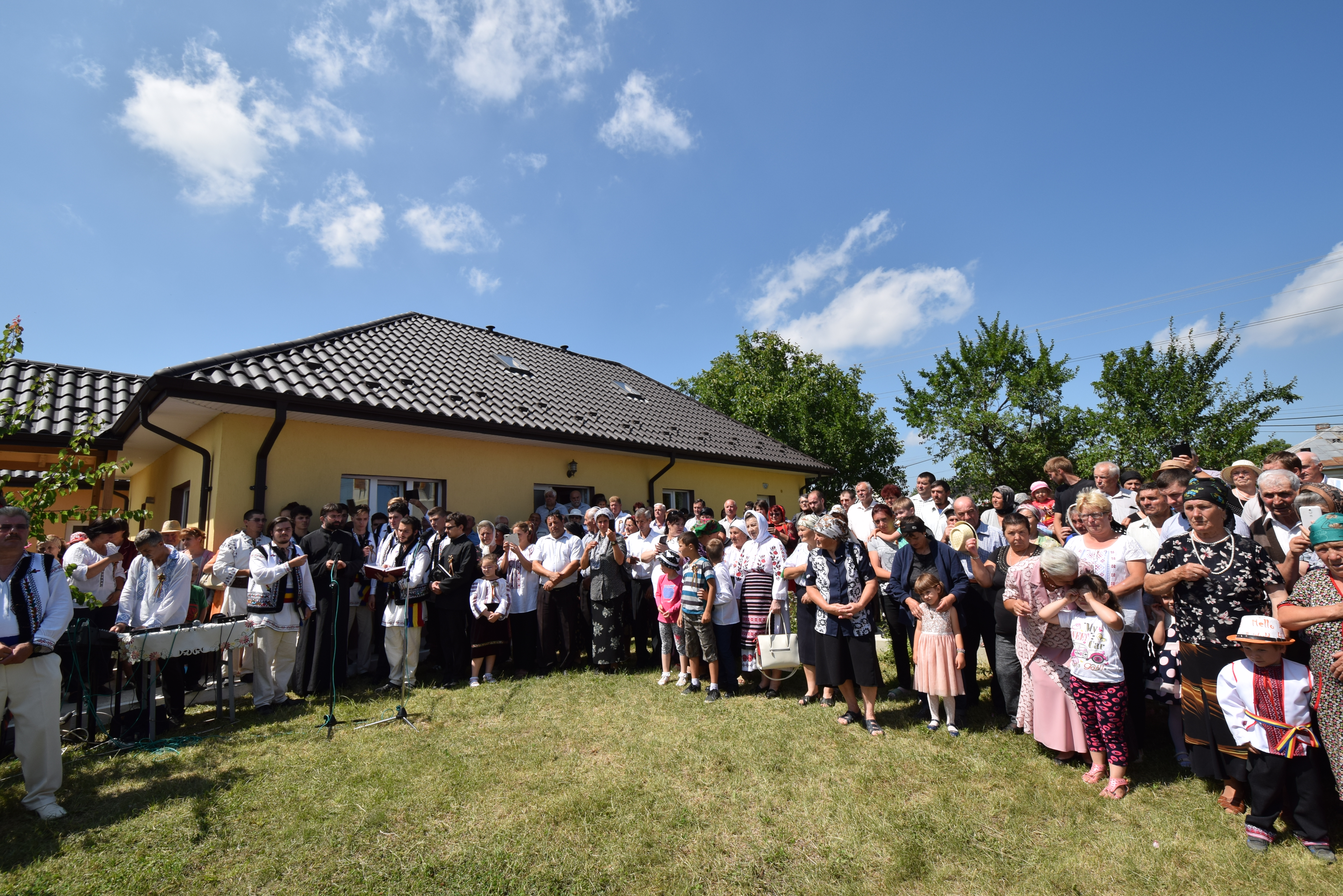 Fotografii: Tudorel Rusu Complexul parohial din Suhuleț, sfințit de IPS Părinte Mitropolit Teofan