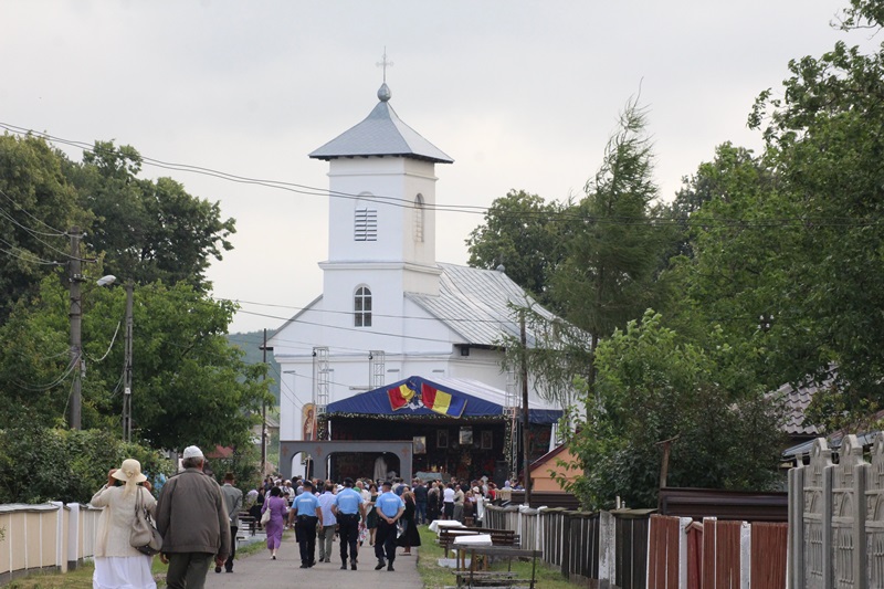 Resfinţire de biserică la Vârfu Câmpului, judeţul Botoşani