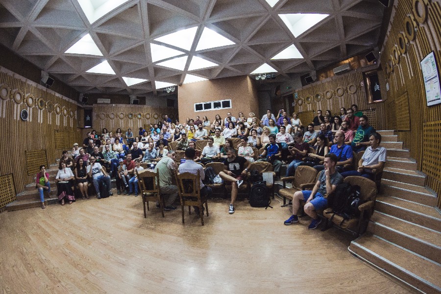 Expoziţiile „Călător prin Ierusalim“ şi „Urme“, vernisate la Iaşi