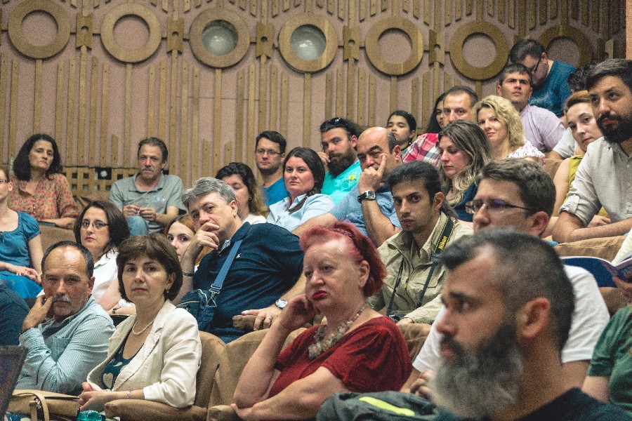 Foto: Mihaela Ajităriţi Expoziţiile „Călător prin Ierusalim“ şi „Urme“, vernisate la Iaşi