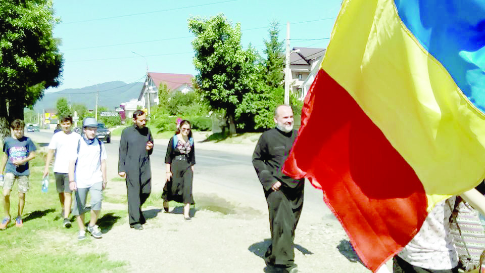Prima zi a pelerinajului pedestru pe urmele sfinţilor nemţeni