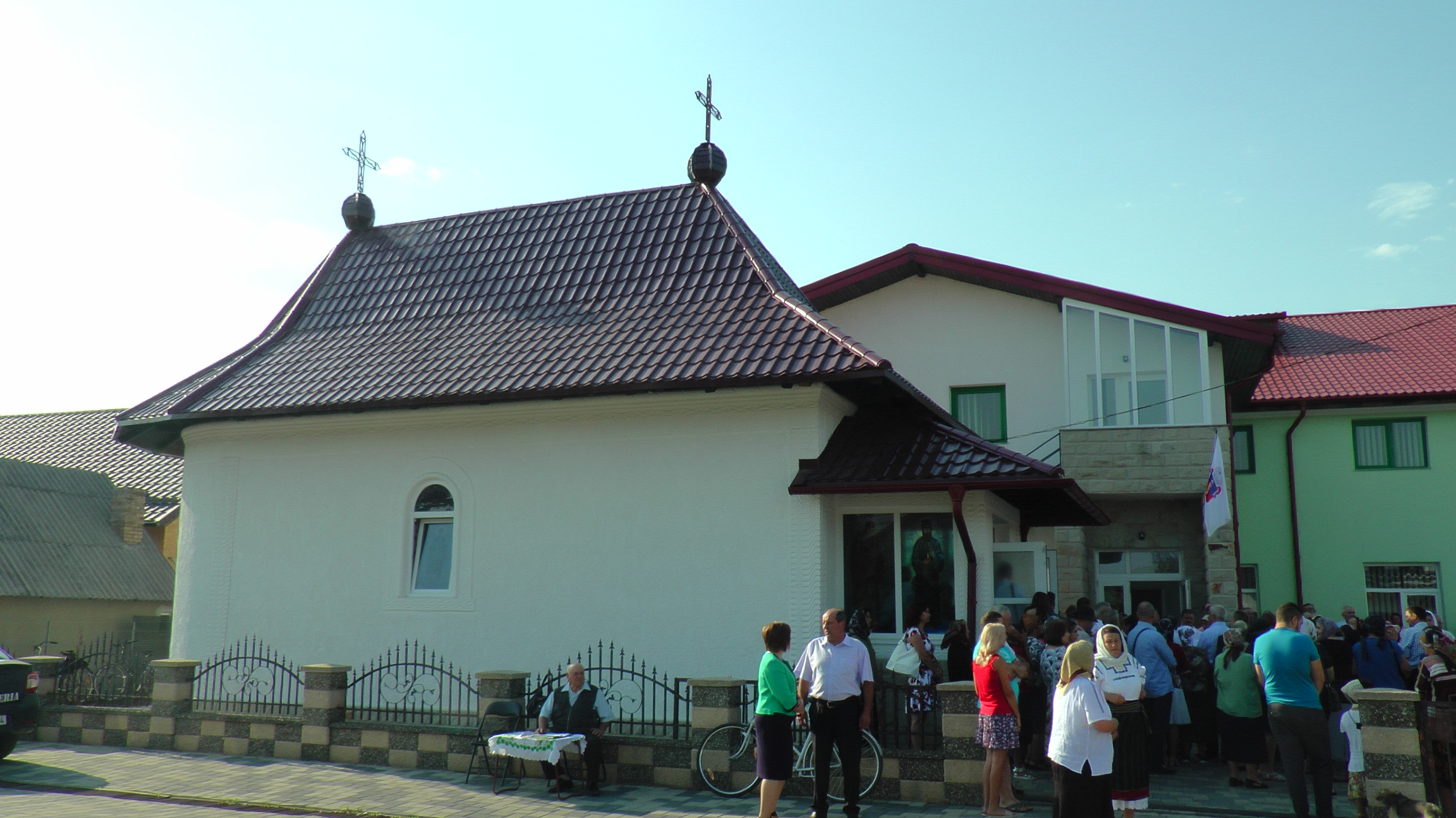 A fost sfinţit primul spital al Arhiepiscopiei Sucevei şi Rădăuţilor: „Un spaţiu al vindecării trupeşti şi sufleteşti“