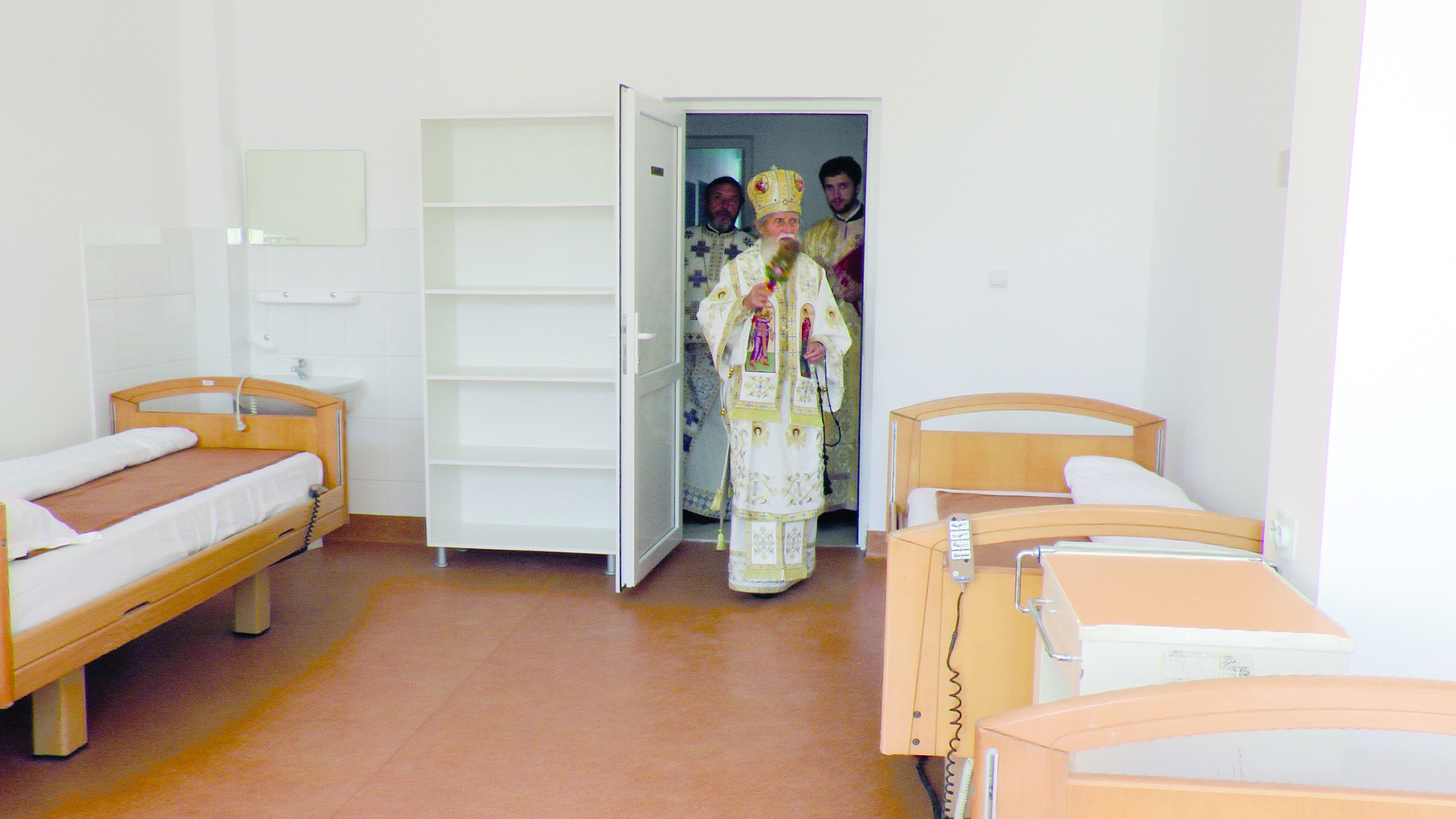 A fost sfinţit primul spital al Arhiepiscopiei Sucevei şi Rădăuţilor: „Un spaţiu al vindecării trupeşti şi sufleteşti“