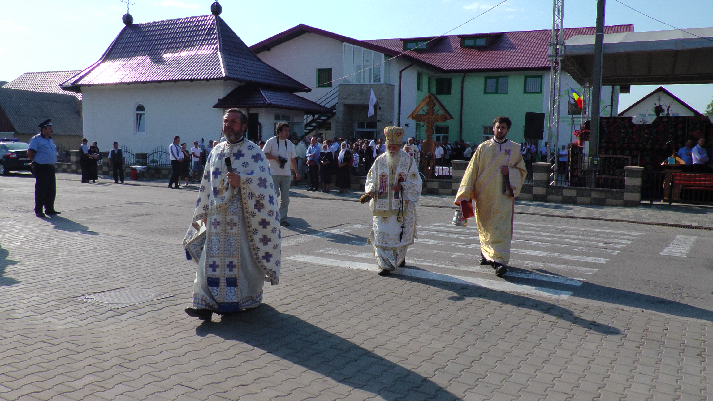A fost sfinţit primul spital al Arhiepiscopiei Sucevei şi Rădăuţilor: „Un spaţiu al vindecării trupeşti şi sufleteşti“