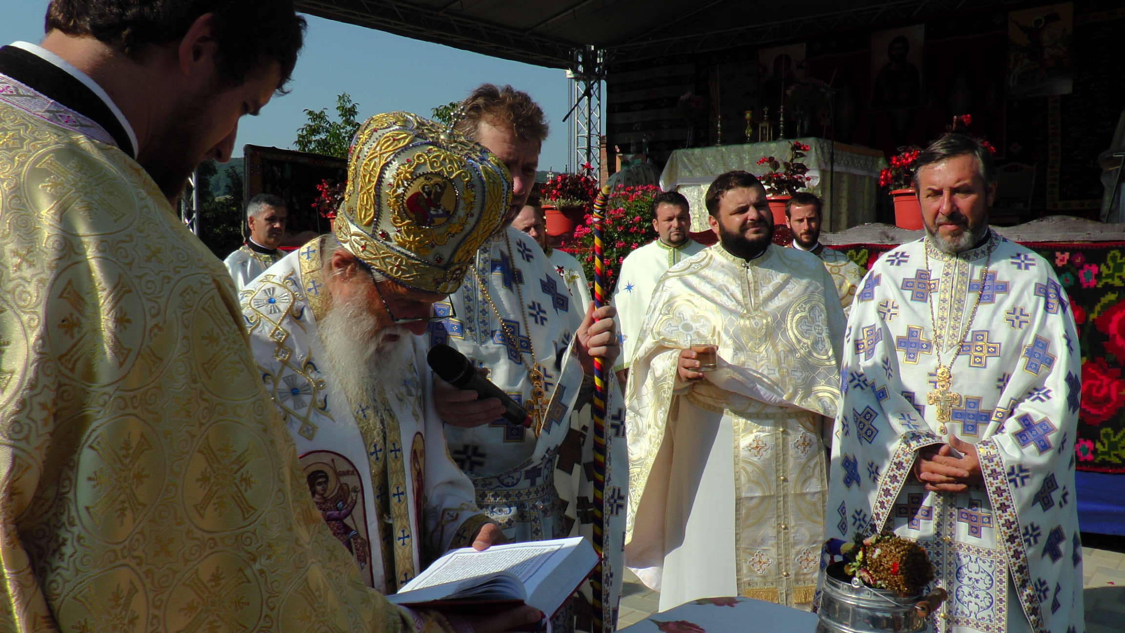 A fost sfinţit primul spital al Arhiepiscopiei Sucevei şi Rădăuţilor: „Un spaţiu al vindecării trupeşti şi sufleteşti“