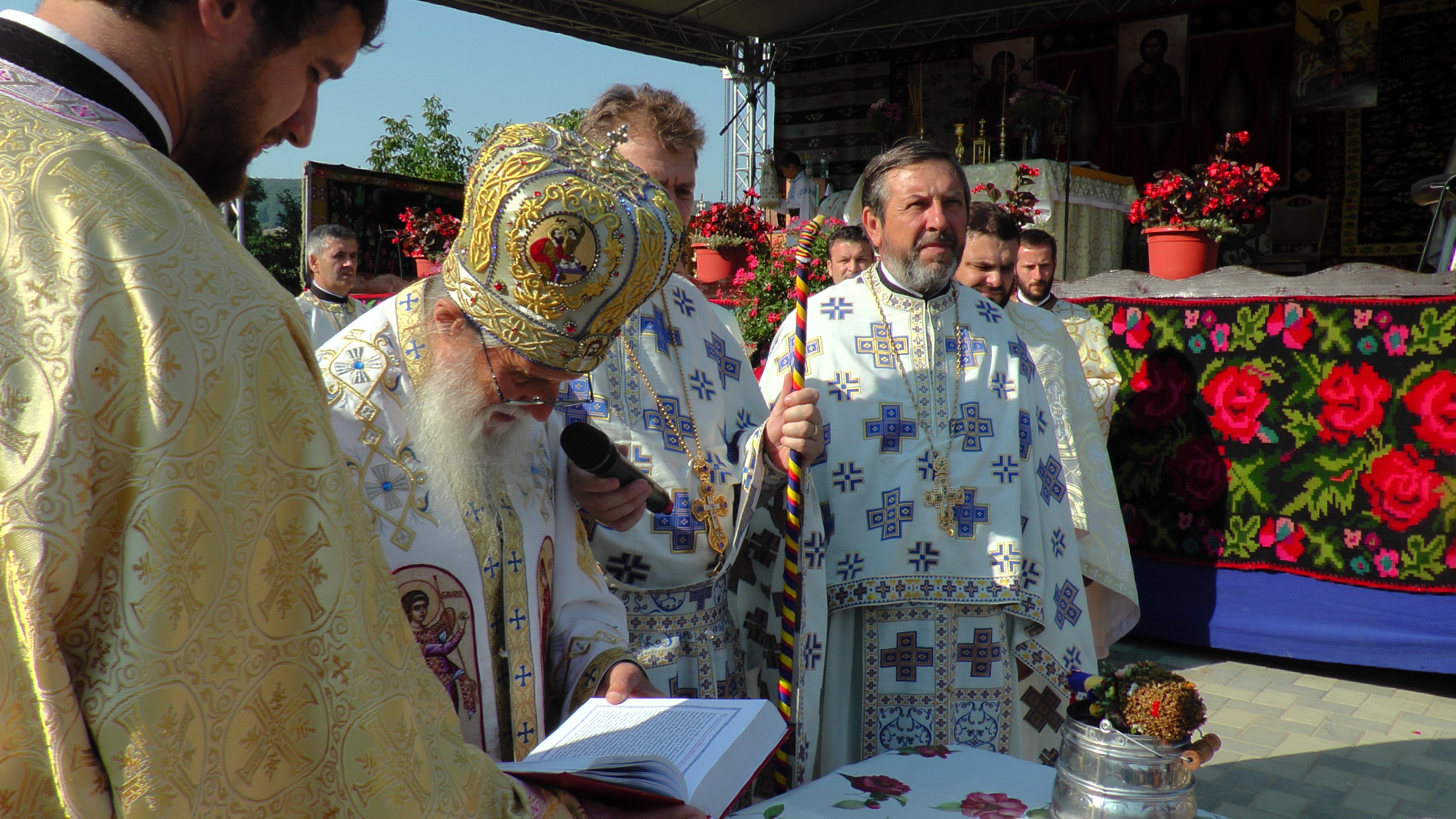 A fost sfinţit primul spital al Arhiepiscopiei Sucevei şi Rădăuţilor: „Un spaţiu al vindecării trupeşti şi sufleteşti“