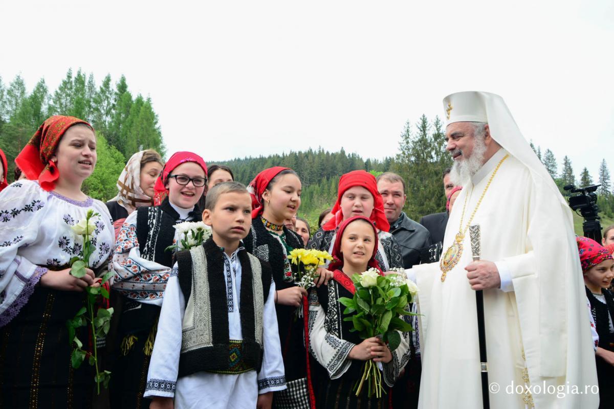 Servicii caritabile pentru 30.000 de copii. Patriarhia Română a investit în 535 de instituţii sociale destinate copiilor