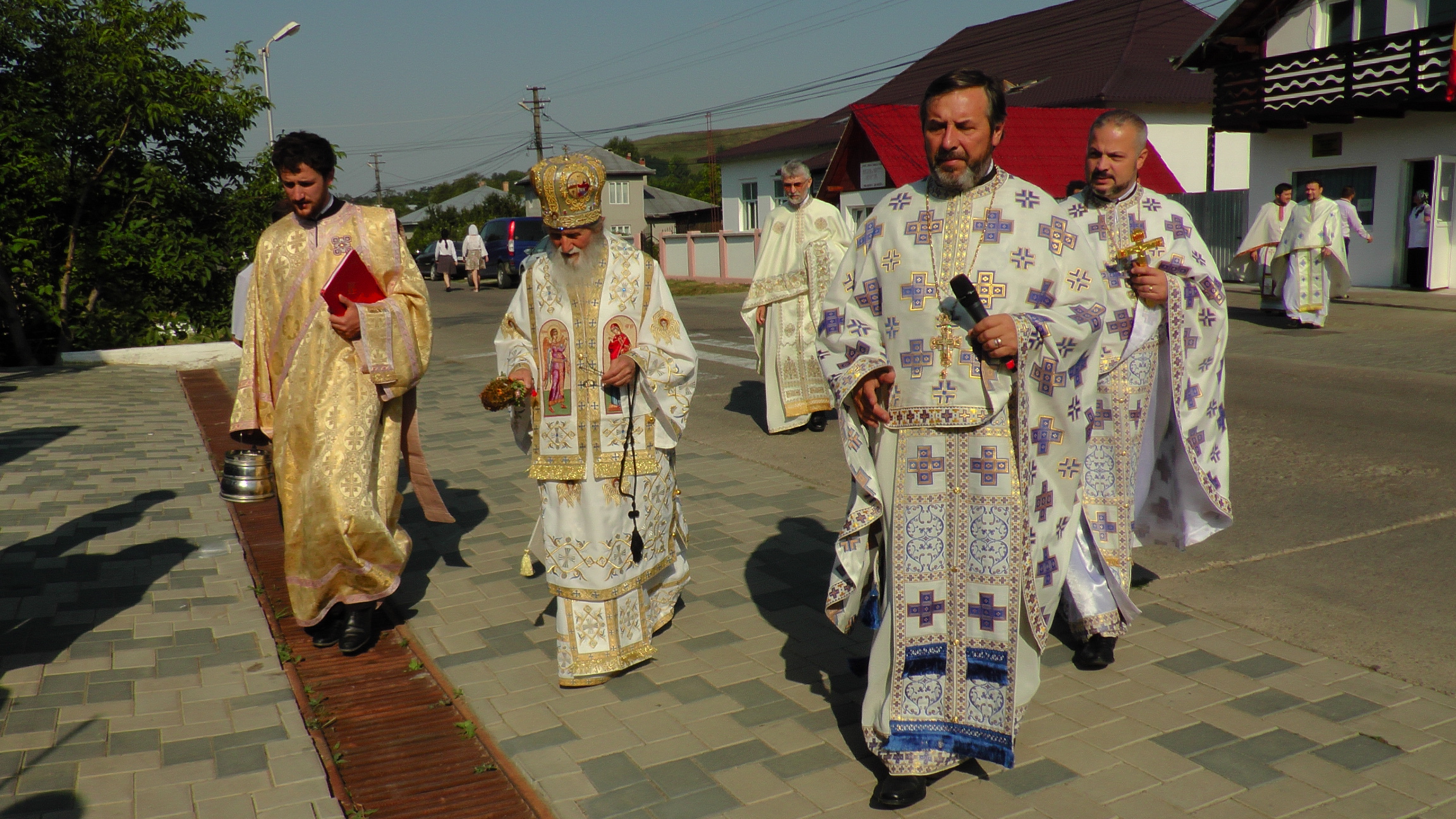 A fost sfinţit primul spital al Arhiepiscopiei Sucevei şi Rădăuţilor: „Un spaţiu al vindecării trupeşti şi sufleteşti“