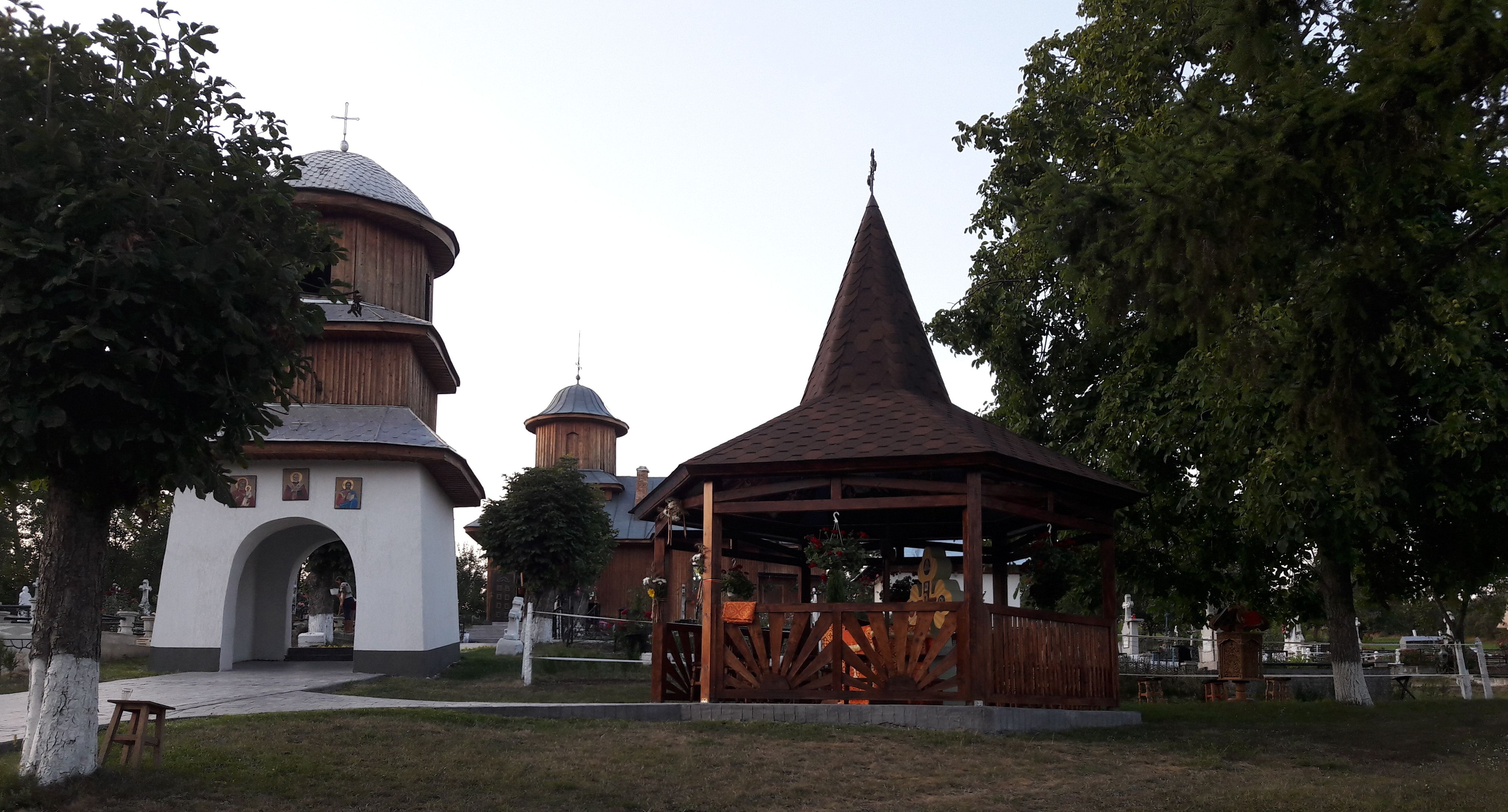 Resfinţire de biserică în Parohia Bozieni Resfinţire de biserică în Parohia Bozieni
