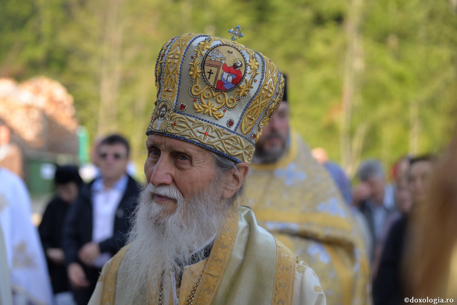 Biserica Schitului Icoana Veche, sfinţită de patru ierarhi