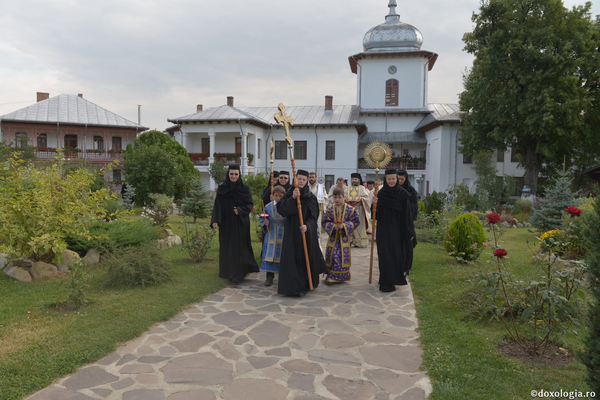 IPS Părinte Teofan, la Mănăstirea Văratec: „Omul este destinat să fie loc în care se aşază Dumnezeu”