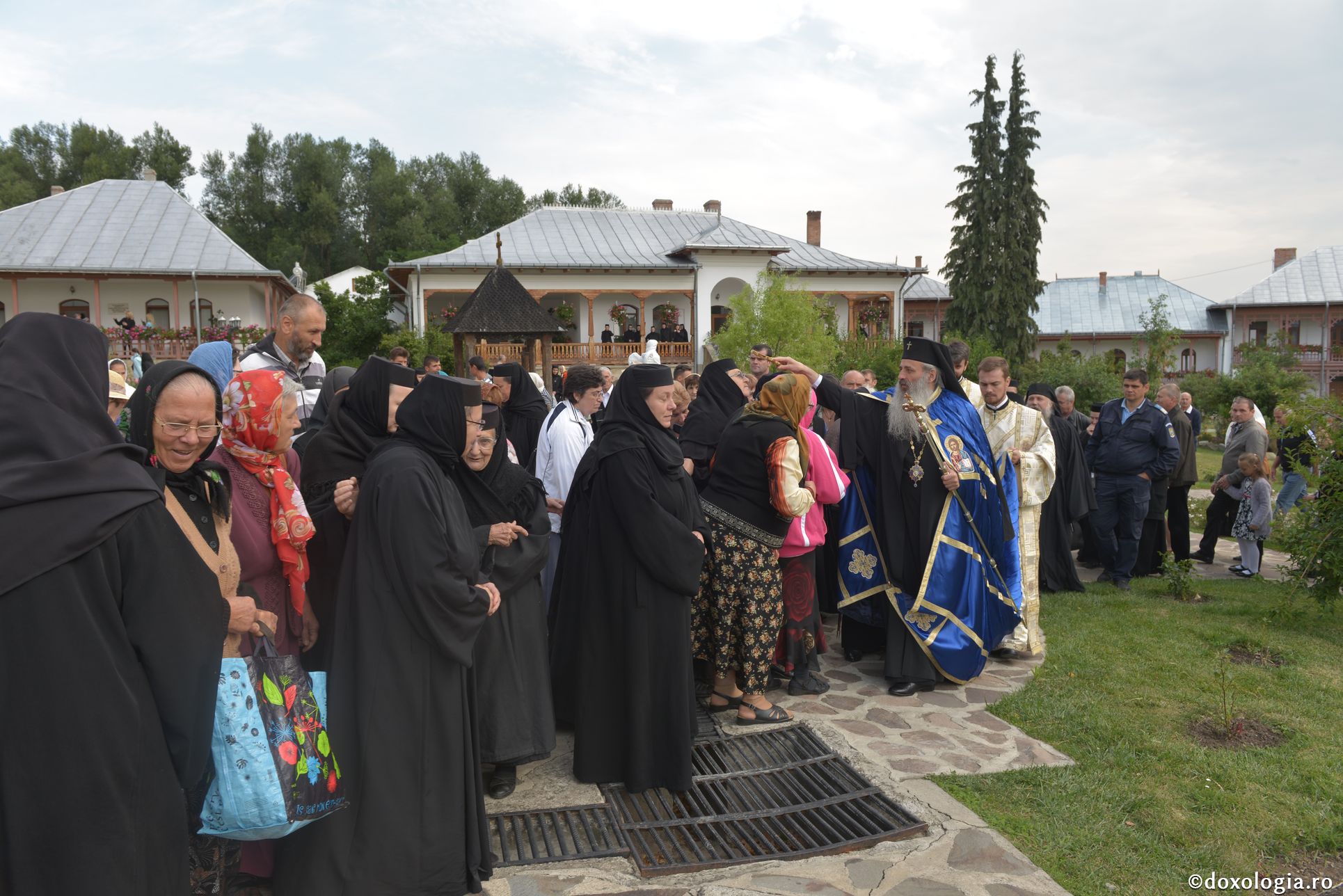 IPS Părinte Teofan, la Mănăstirea Văratec: „Omul este destinat să fie loc în care se aşază Dumnezeu”