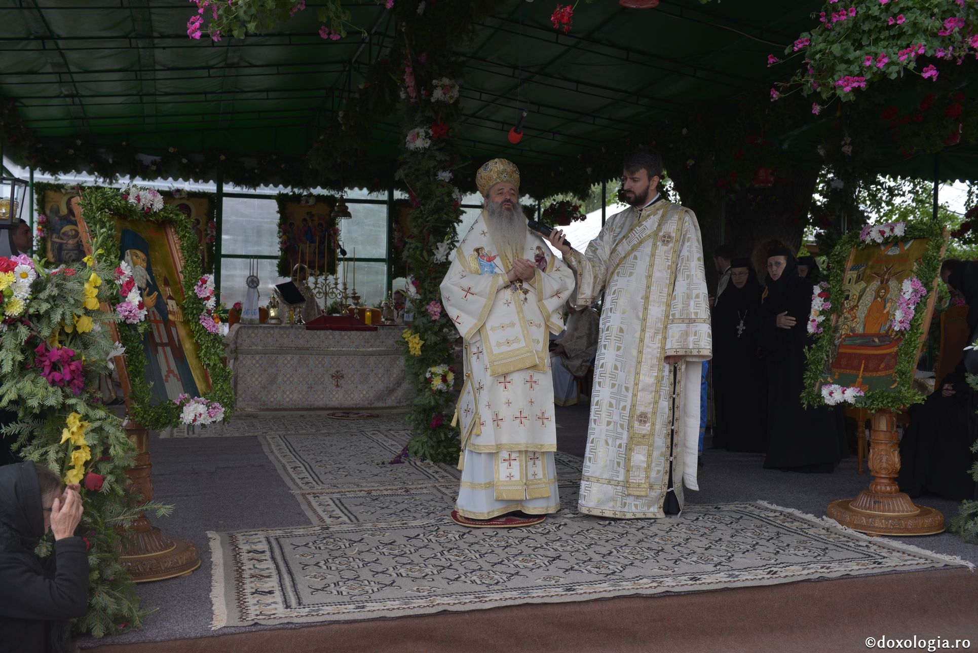 IPS Părinte Teofan, la Mănăstirea Văratec: „Omul este destinat să fie loc în care se aşază Dumnezeu”