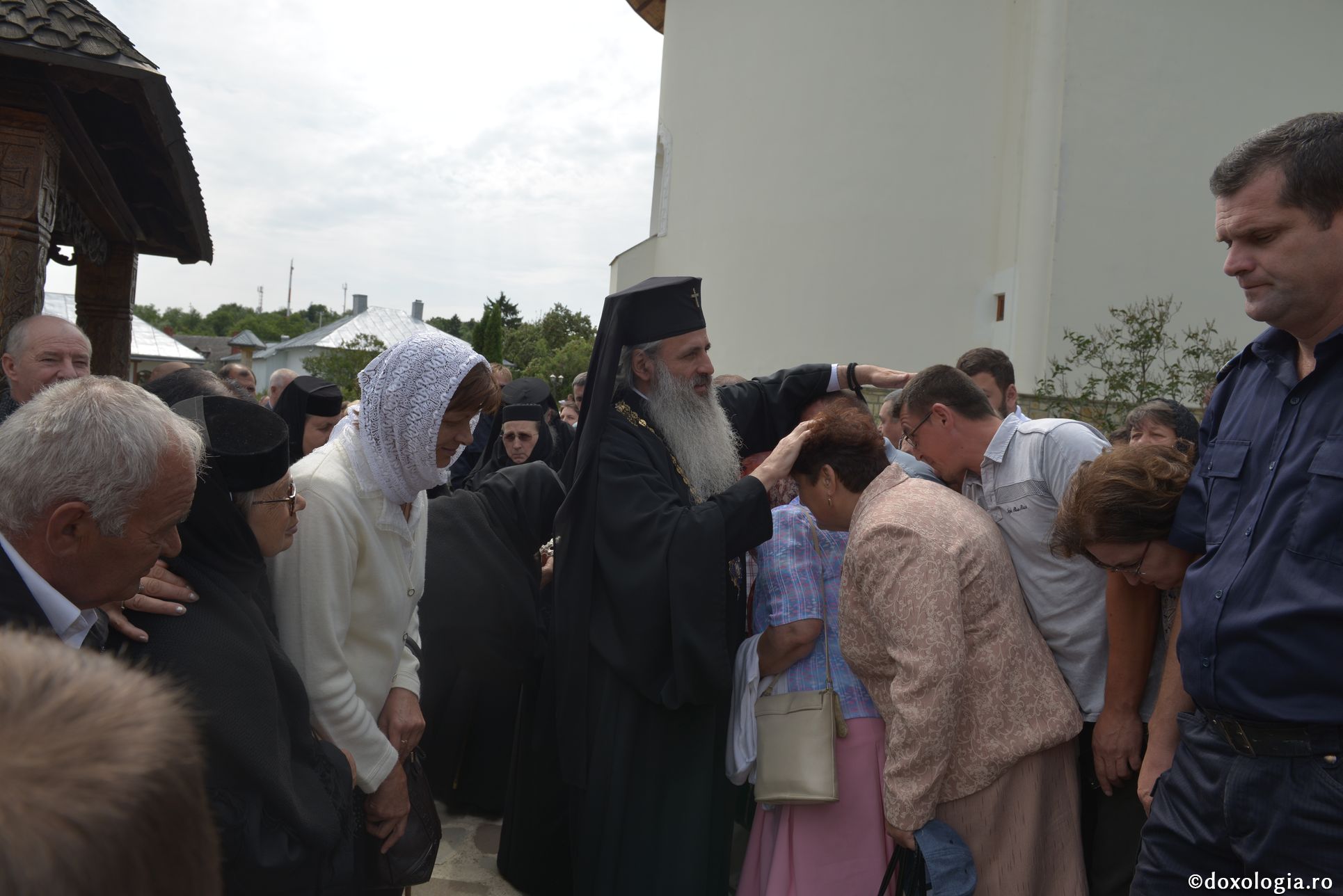 IPS Părinte Teofan, la Mănăstirea Văratec: „Omul este destinat să fie loc în care se aşază Dumnezeu”