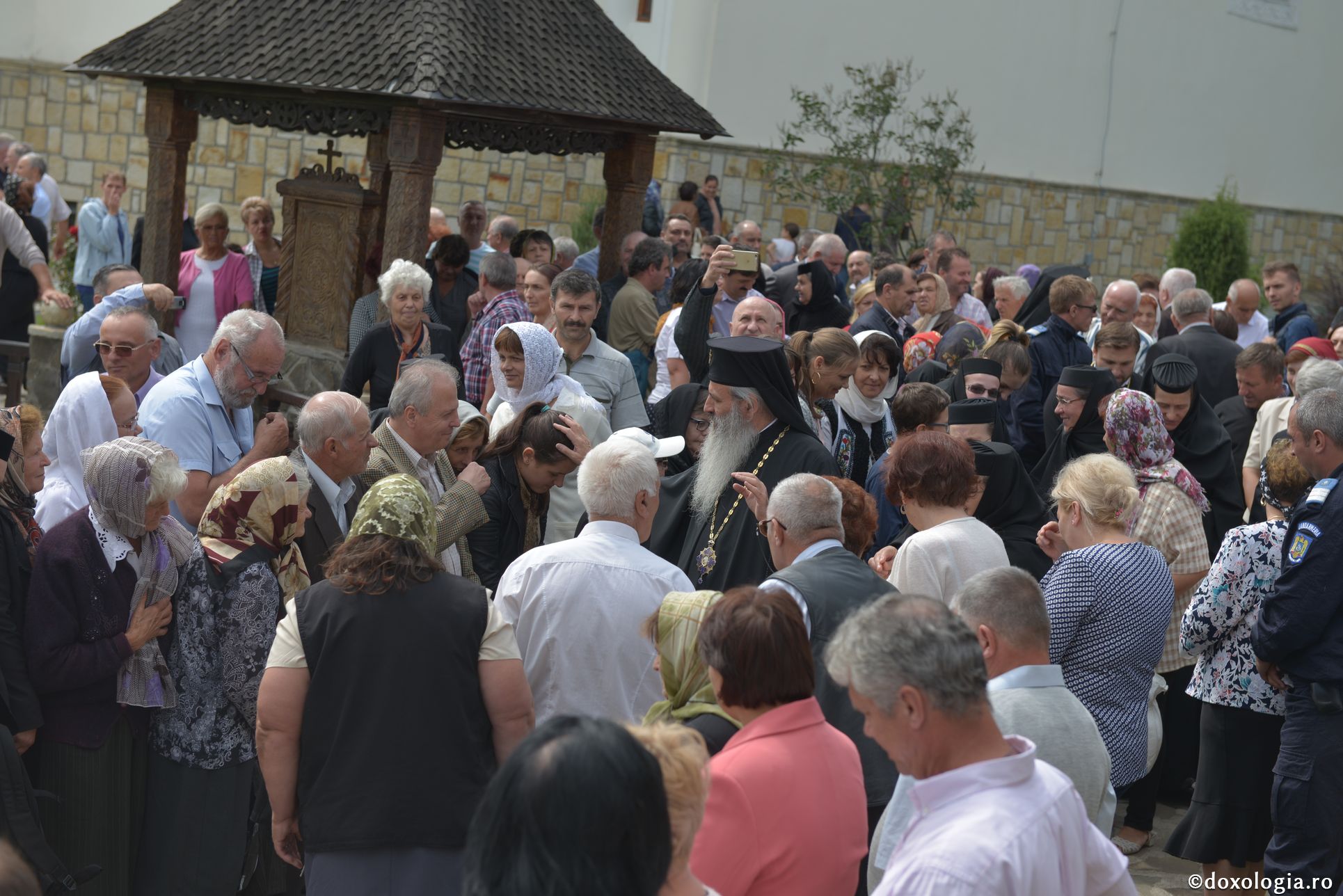 IPS Părinte Teofan, la Mănăstirea Văratec: „Omul este destinat să fie loc în care se aşază Dumnezeu”