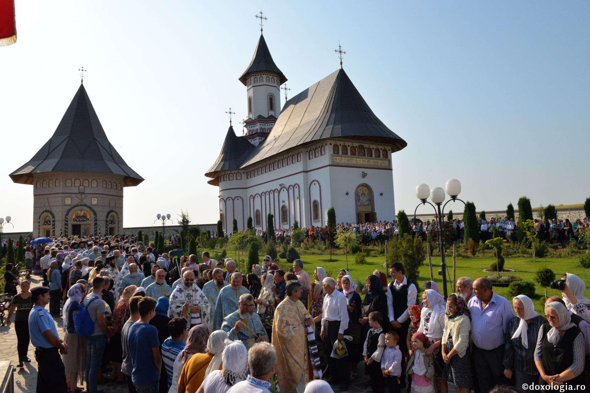 IPS Părinte Mitropolit Teofan, la Zosin: „Când vă este greu, luaţi icoana Brâncovenilor şi veţi vedea cât de mici sunt încercările şi necazurile noastre!”