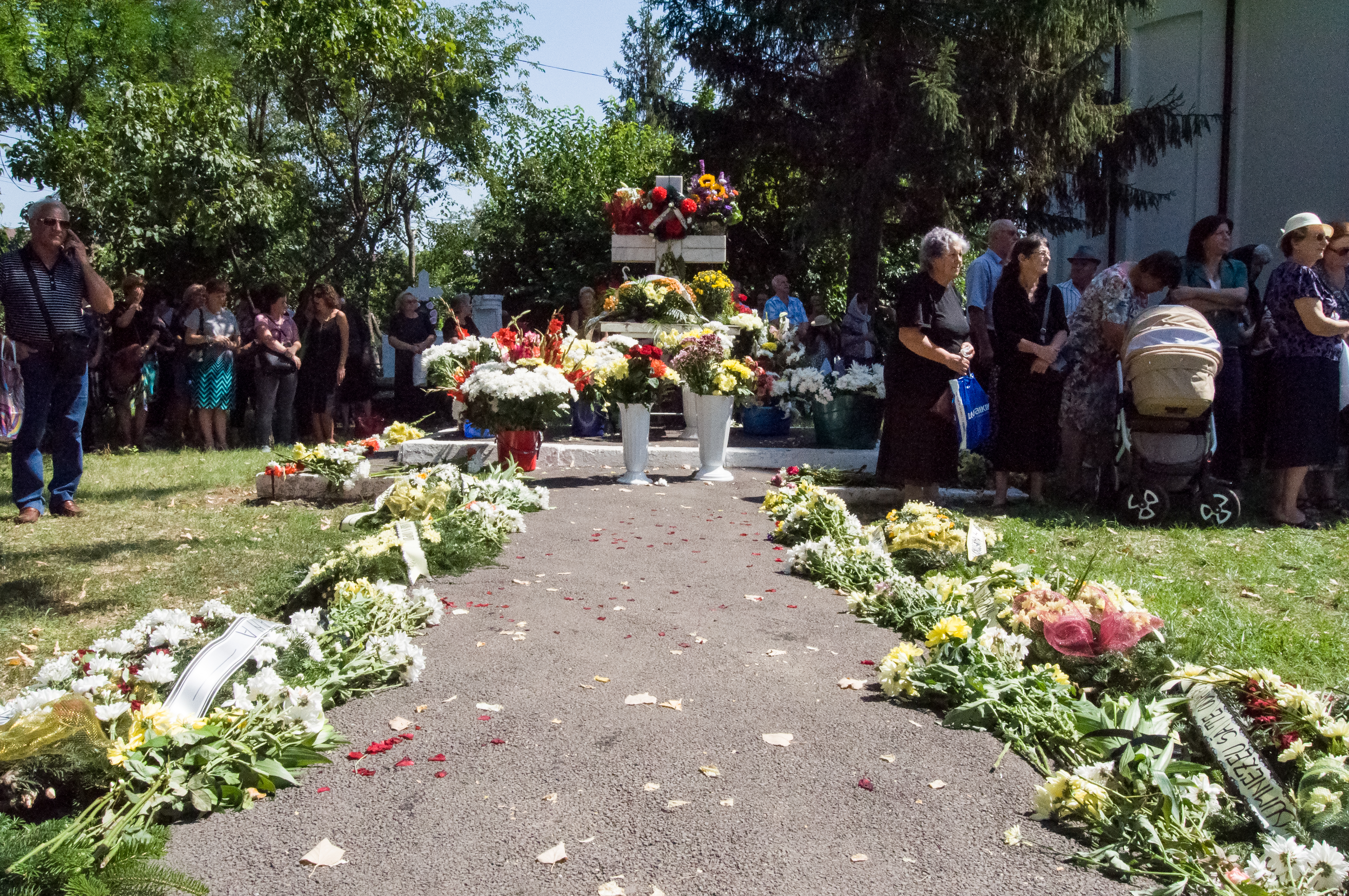 Părintele Viorel Sevastre a fost înmormântat astăzi