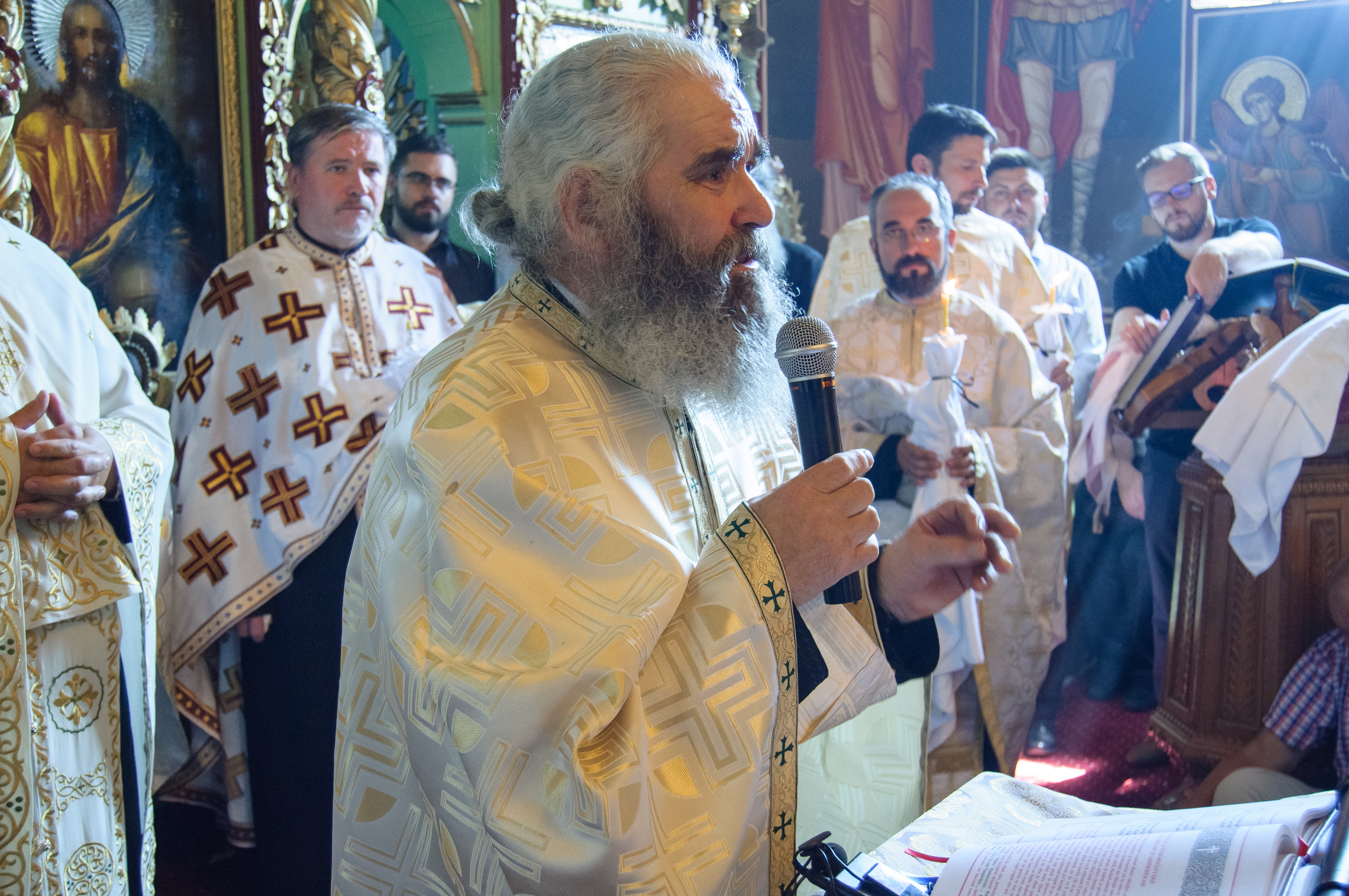 Părintele Viorel Sevastre a fost înmormântat astăzi