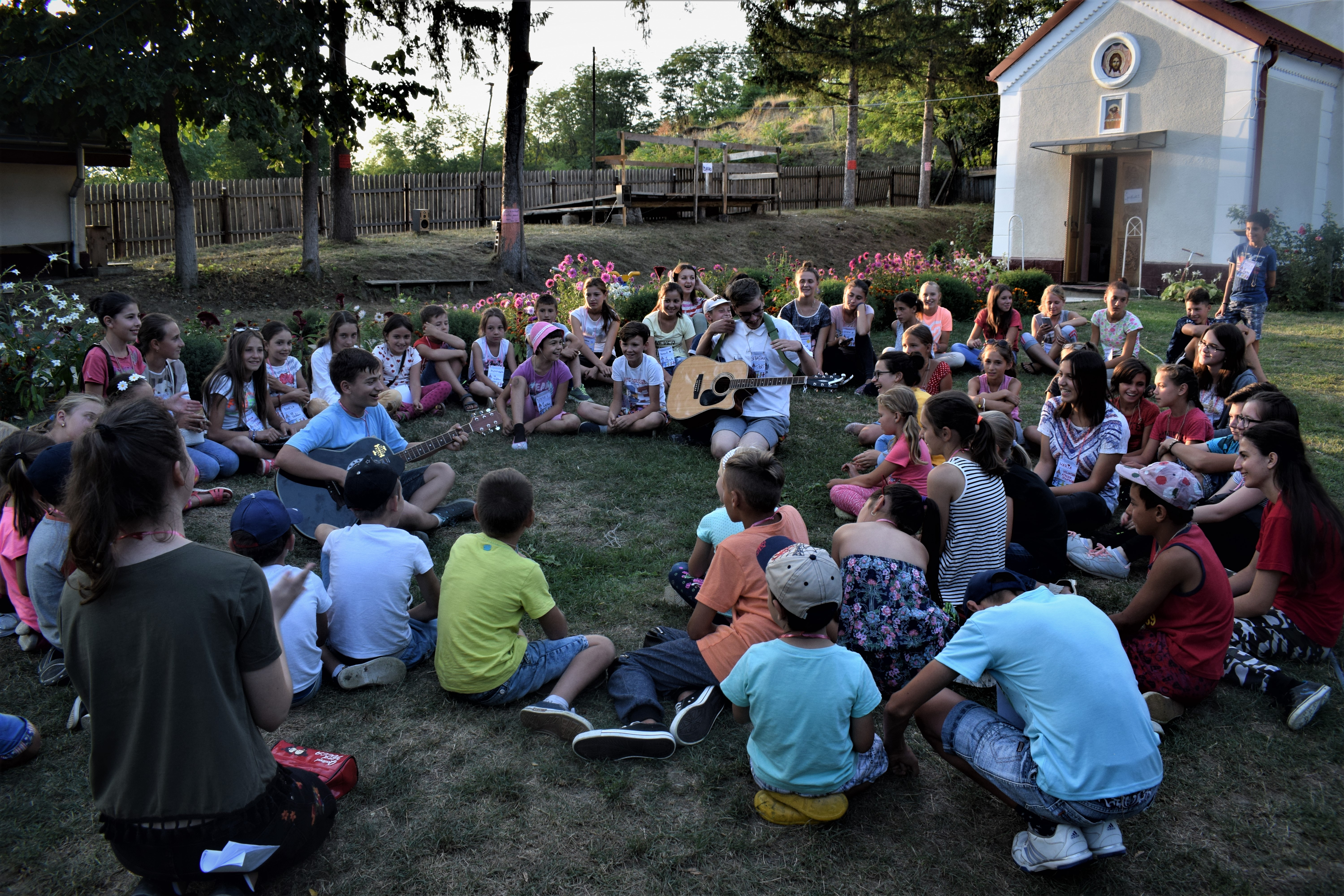 Tabăra din pridvorul satului Giurgeşti