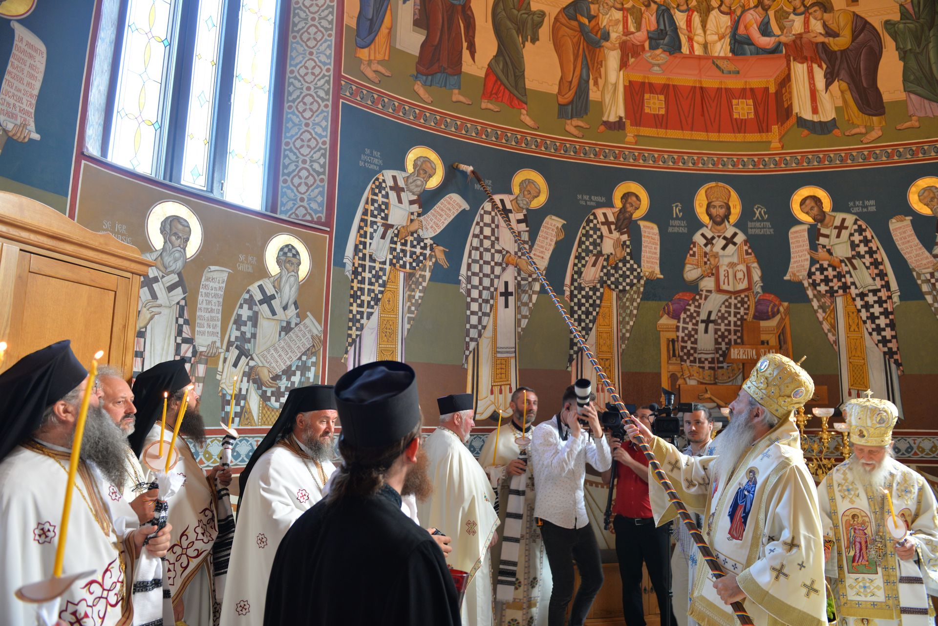 Șapte ierarhi la sfințirea bisericii mari de la Mănăstirea Sihăstria Putnei