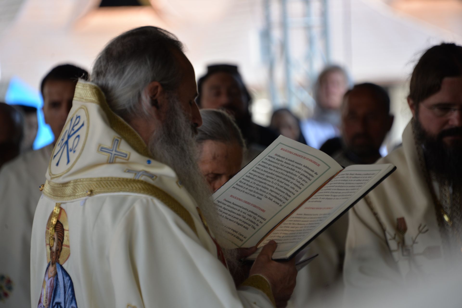 Șapte ierarhi la sfințirea bisericii mari de la Mănăstirea Sihăstria Putnei