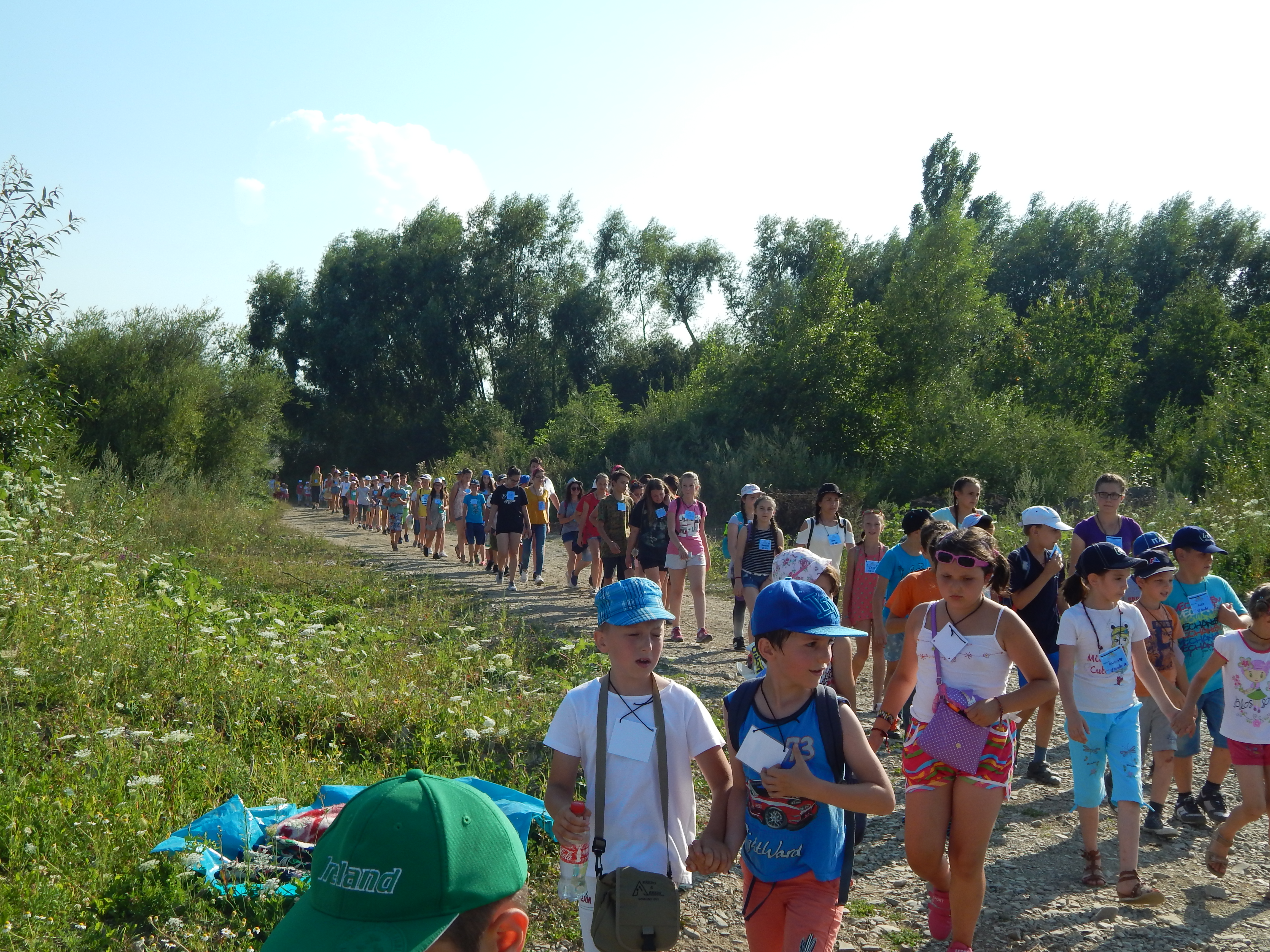 Tabăra din pridvorul satului Bodeşti