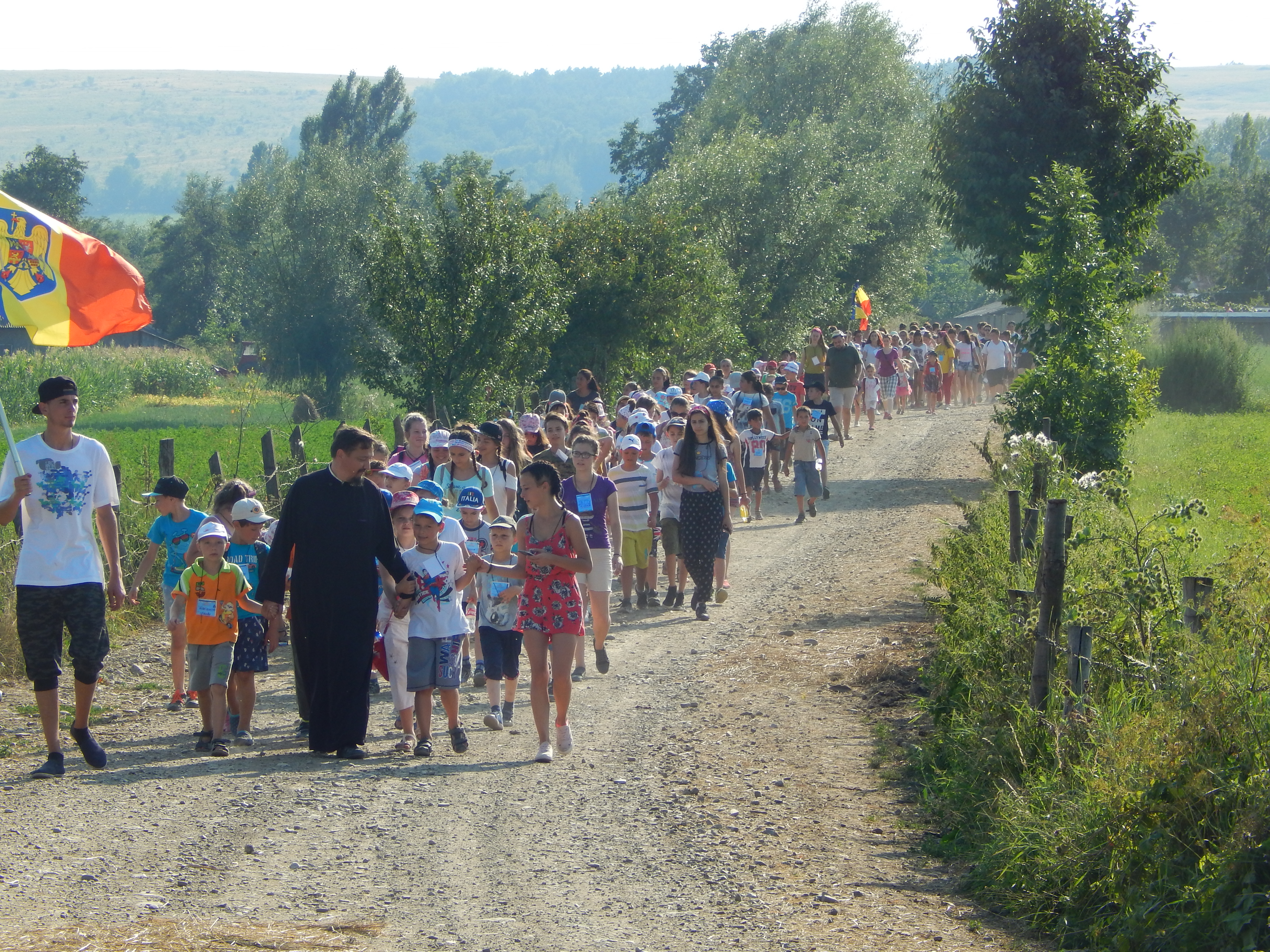 Tabăra din pridvorul satului Bodeşti