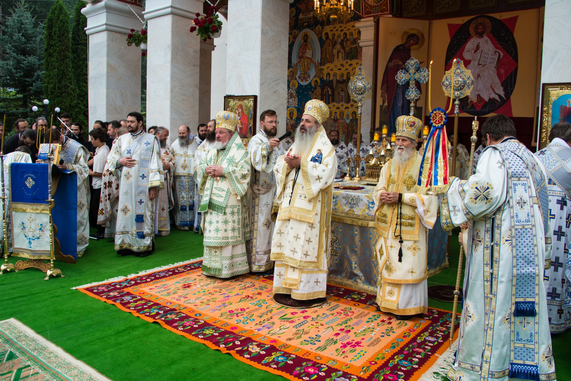 Tripticul sărbătorilor nemţene cinstit prin rugăciuni în Sihăstrie Tripticul sărbătorilor nemţene cinstit prin rugăciuni în Sihăstrie