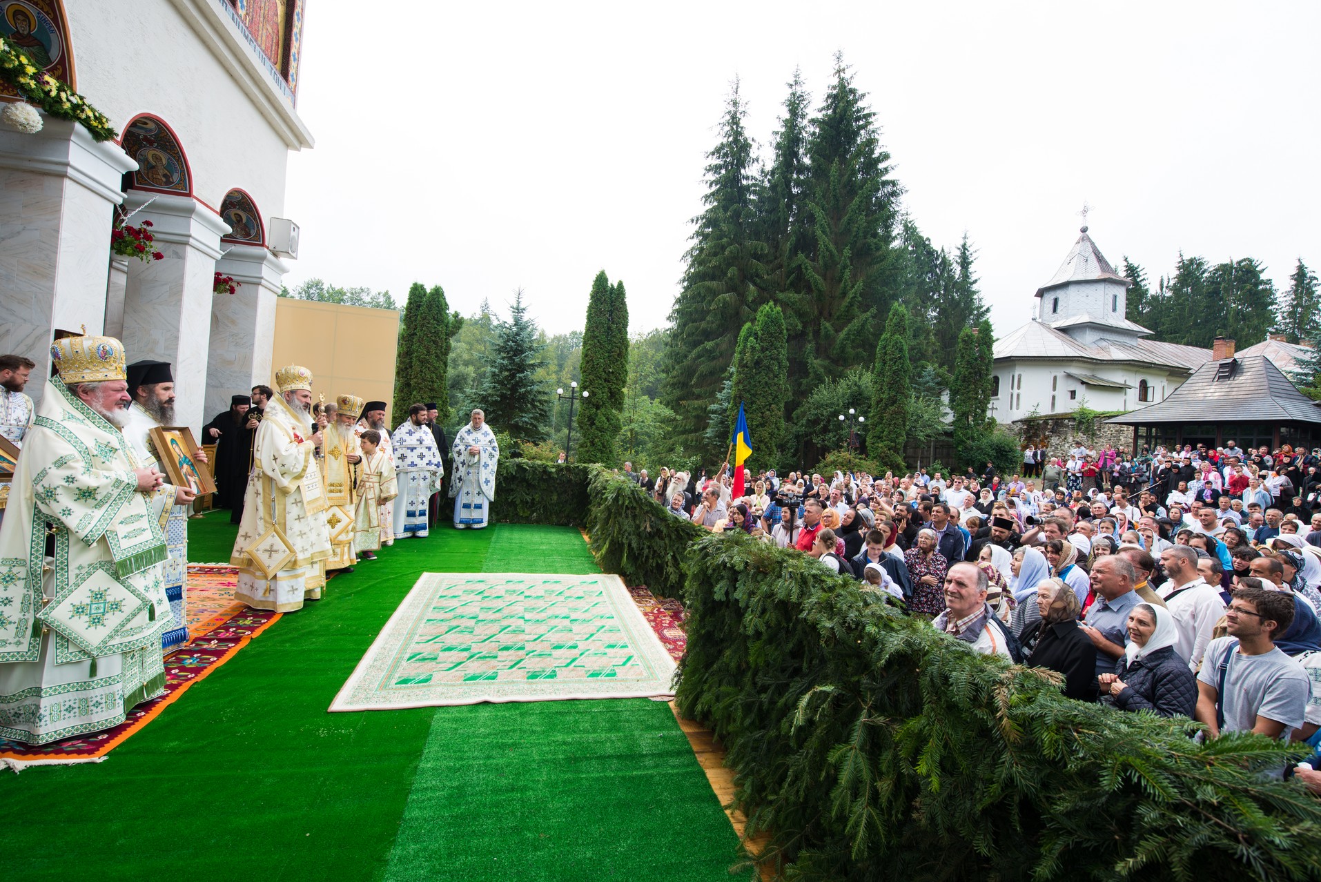 Tripticul sărbătorilor nemţene cinstit prin rugăciuni în Sihăstrie Tripticul sărbătorilor nemţene cinstit prin rugăciuni în Sihăstrie