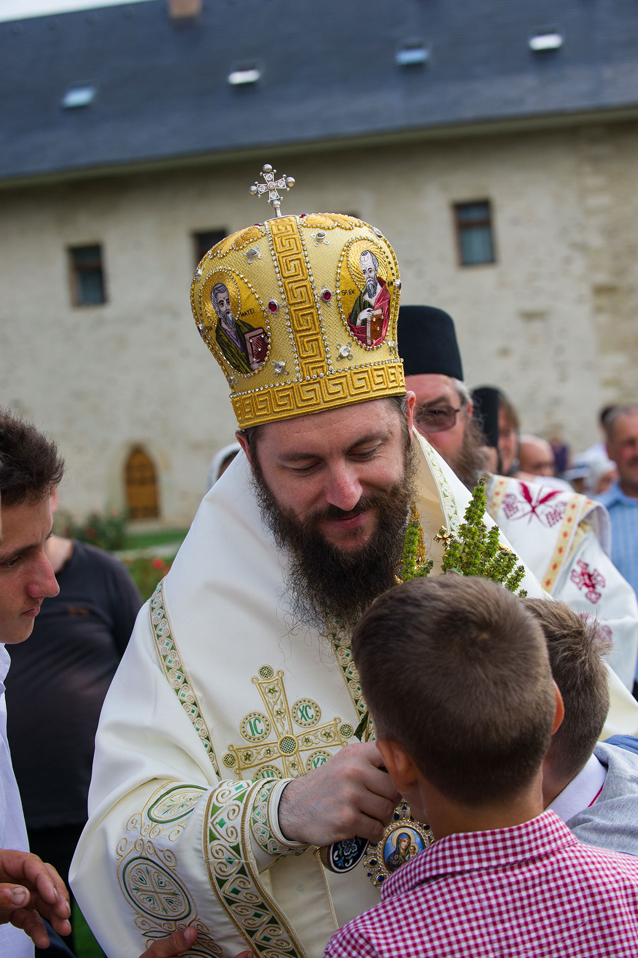 Liturghie arhierească la hramul Mănăstirii Suceviţa Liturghie arhierească la hramul Mănăstirii Suceviţa