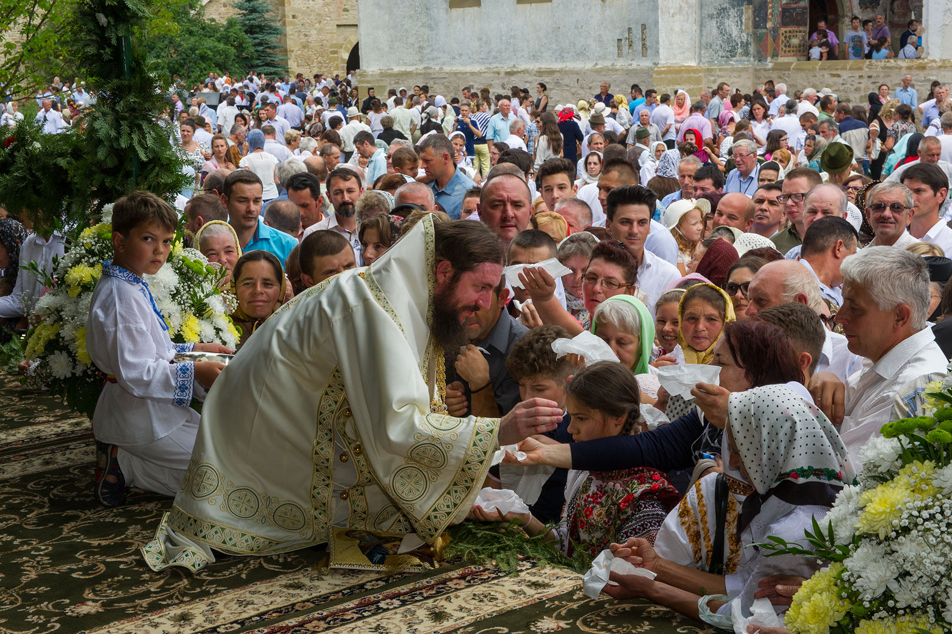 Liturghie arhierească la hramul Mănăstirii Suceviţa Liturghie arhierească la hramul Mănăstirii Suceviţa
