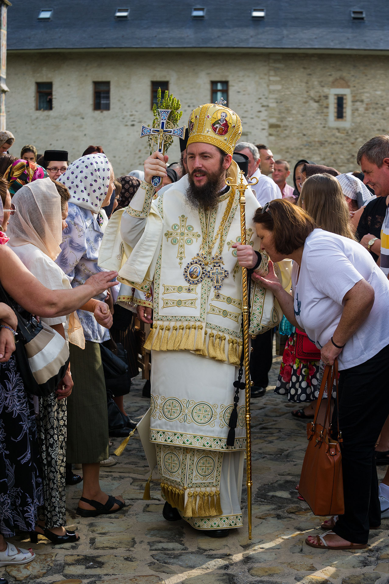 Liturghie arhierească la hramul Mănăstirii Suceviţa Liturghie arhierească la hramul Mănăstirii Suceviţa