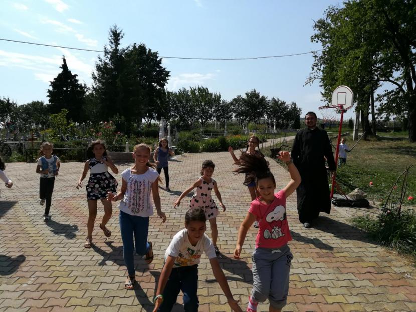Şcoala de vară în Parohia Sohodol Noi activităţi pentru copii în Eparhia Romanului şi Bacăului