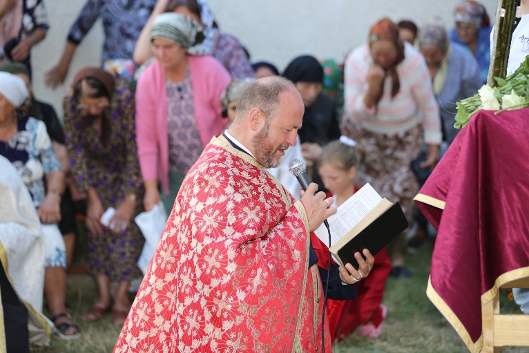 Icoana Maicii Domnului de la Trifeşti, în mijlocul credincioşilor din Poieniţa