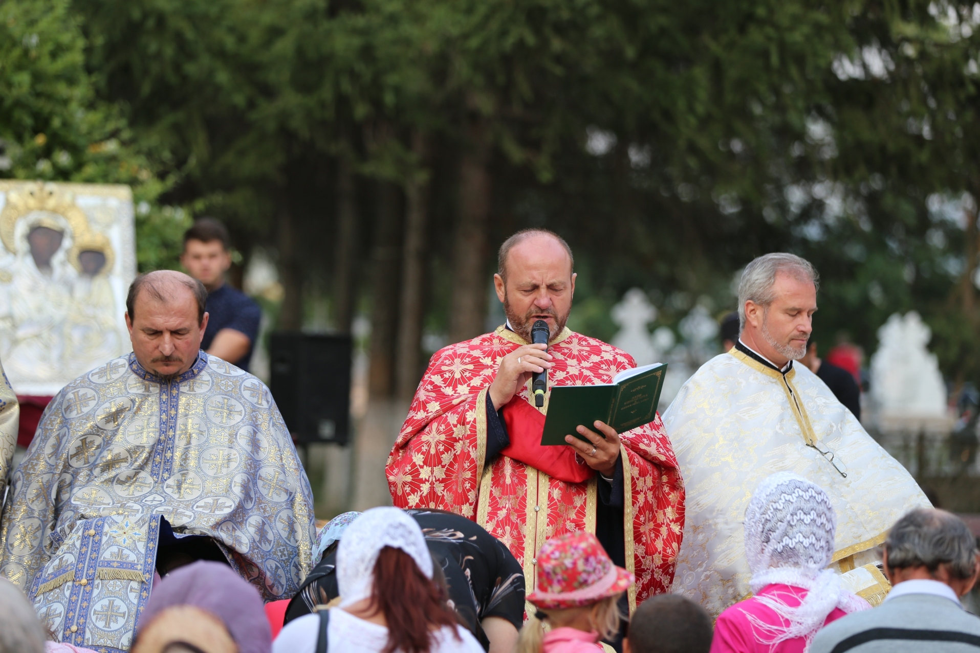 Icoana Maicii Domnului de la Trifeşti, în mijlocul credincioşilor din Poieniţa