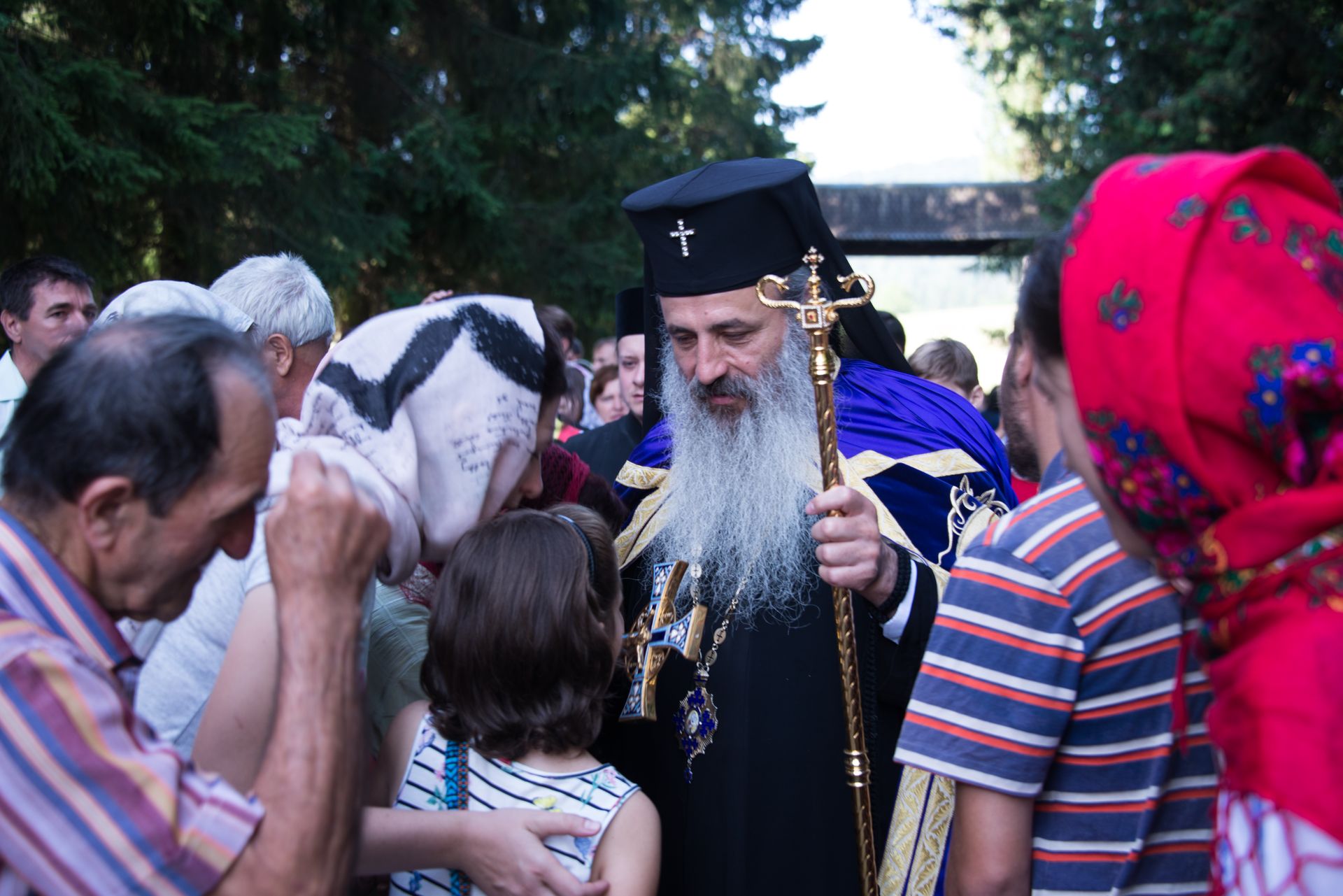 Ierarhi, preoți și credincioși, rugători către Sfântul Cuvios Ioan Iacob de la Neamț