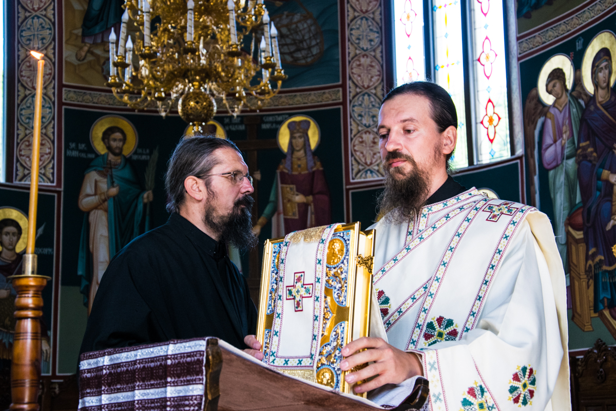 Prima Liturghie săvârşită „acasă“, la mănăstirea de metanie, ca vlădică