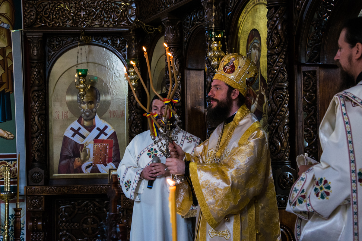 Prima Liturghie săvârşită „acasă“, la mănăstirea de metanie, ca vlădică
