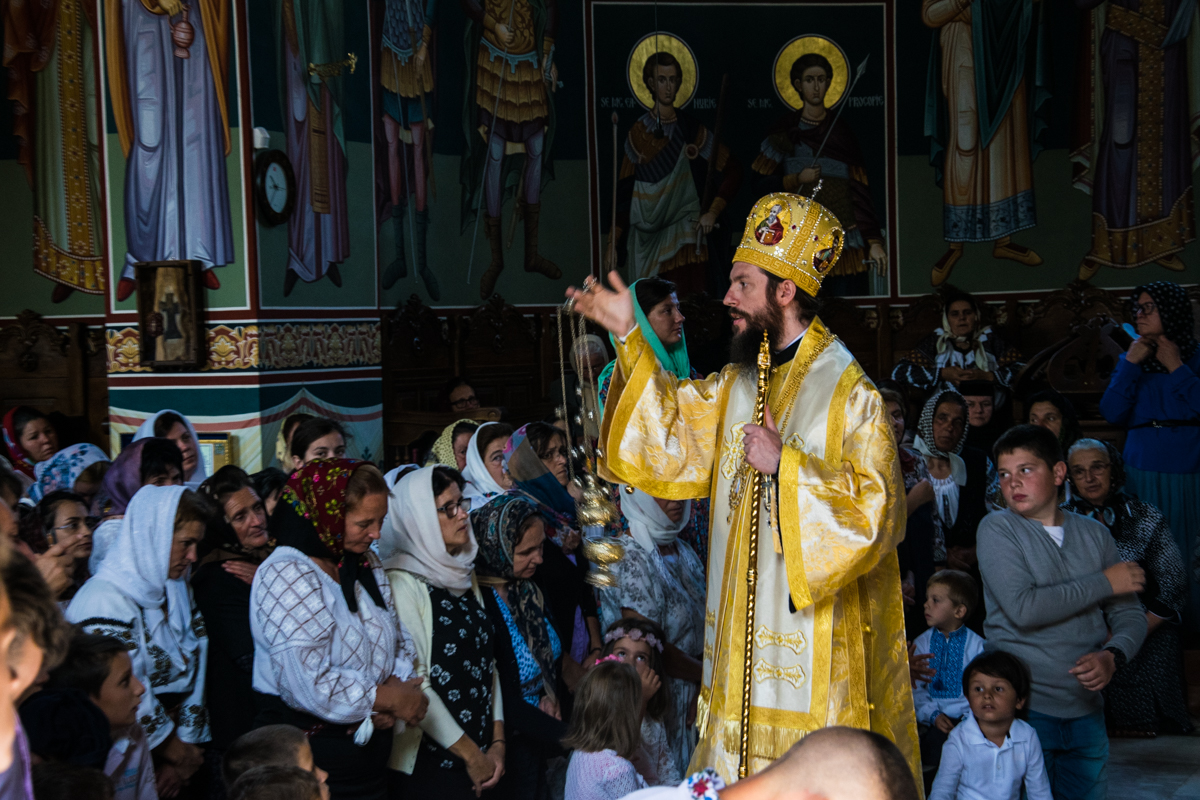 Prima Liturghie săvârşită „acasă“, la mănăstirea de metanie, ca vlădică