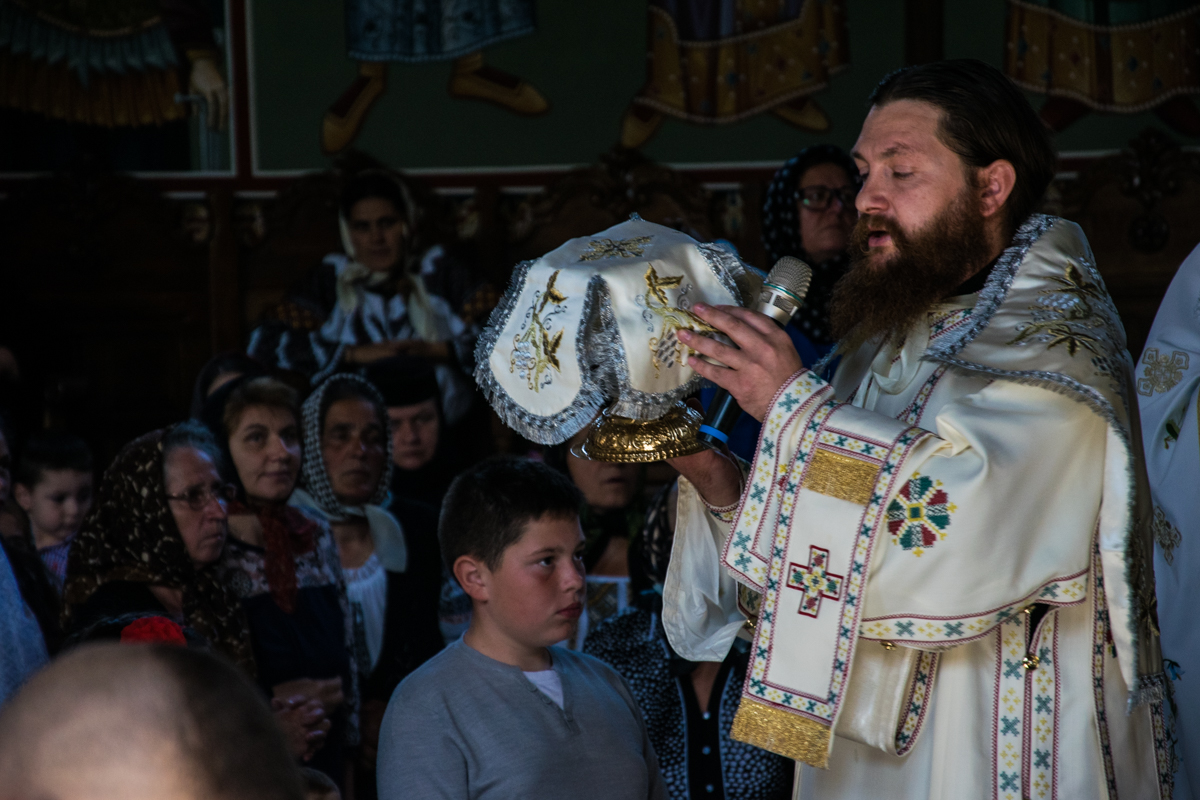 Prima Liturghie săvârşită „acasă“, la mănăstirea de metanie, ca vlădică