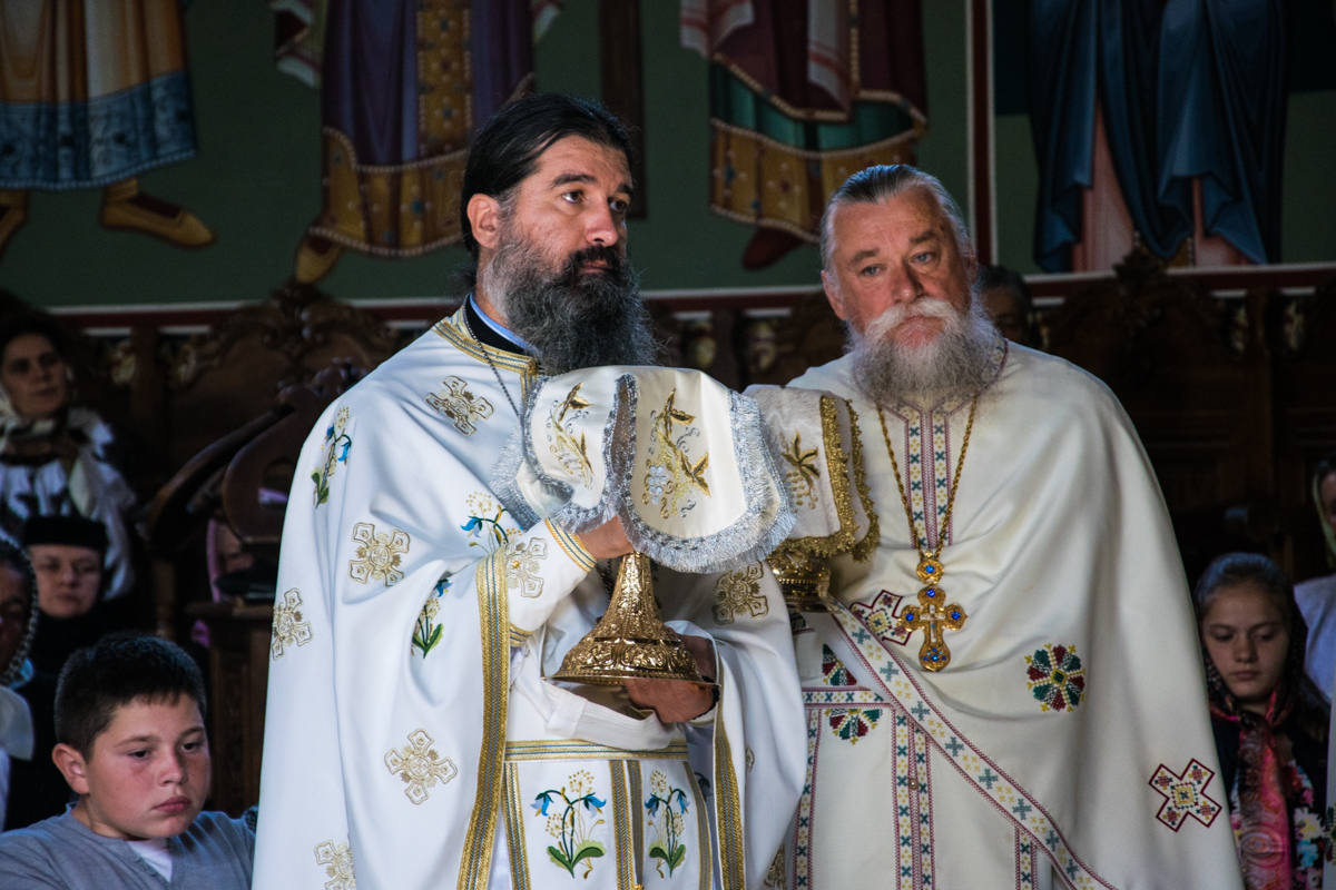 Prima Liturghie săvârşită „acasă“, la mănăstirea de metanie, ca vlădică