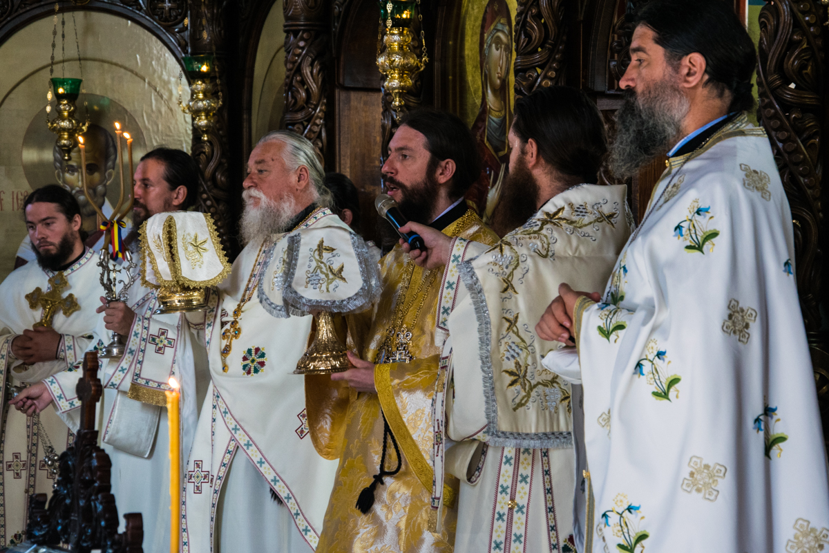 Prima Liturghie săvârşită „acasă“, la mănăstirea de metanie, ca vlădică