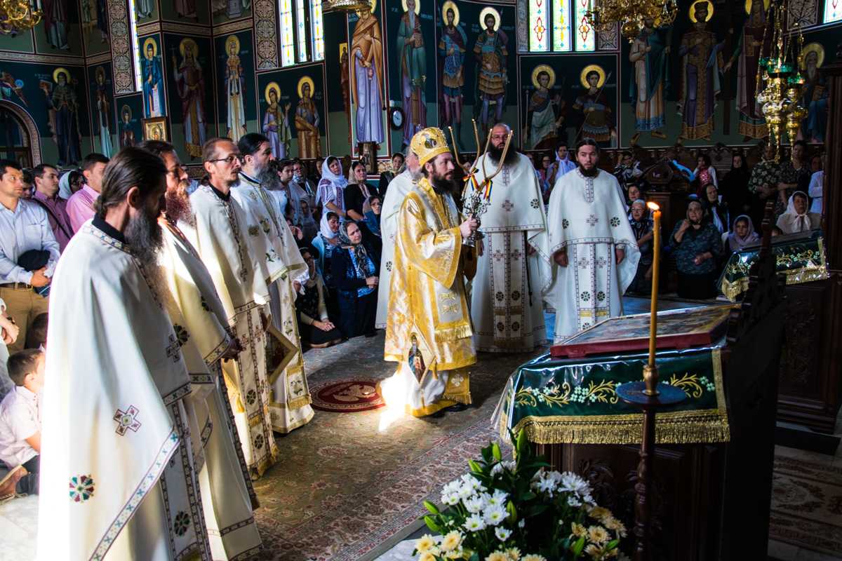 Prima Liturghie săvârşită „acasă“, la mănăstirea de metanie, ca vlădică