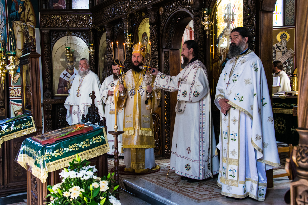 Prima Liturghie săvârşită „acasă“, la mănăstirea de metanie, ca vlădică