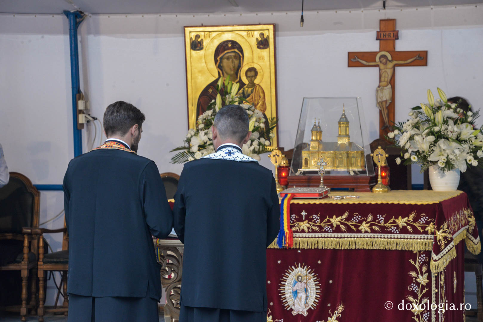 Hram la Mănăstirea Nicula din județul Cluj Hram la Mănăstirea Nicula din județul Cluj