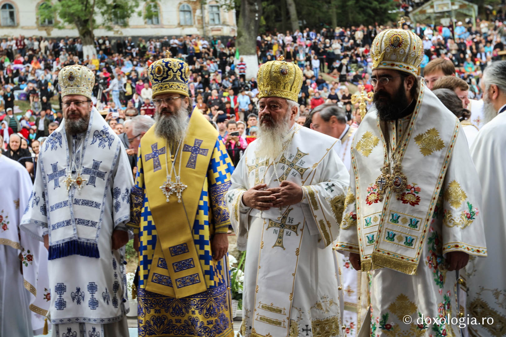 Hram la Mănăstirea Nicula din județul Cluj Hram la Mănăstirea Nicula din județul Cluj